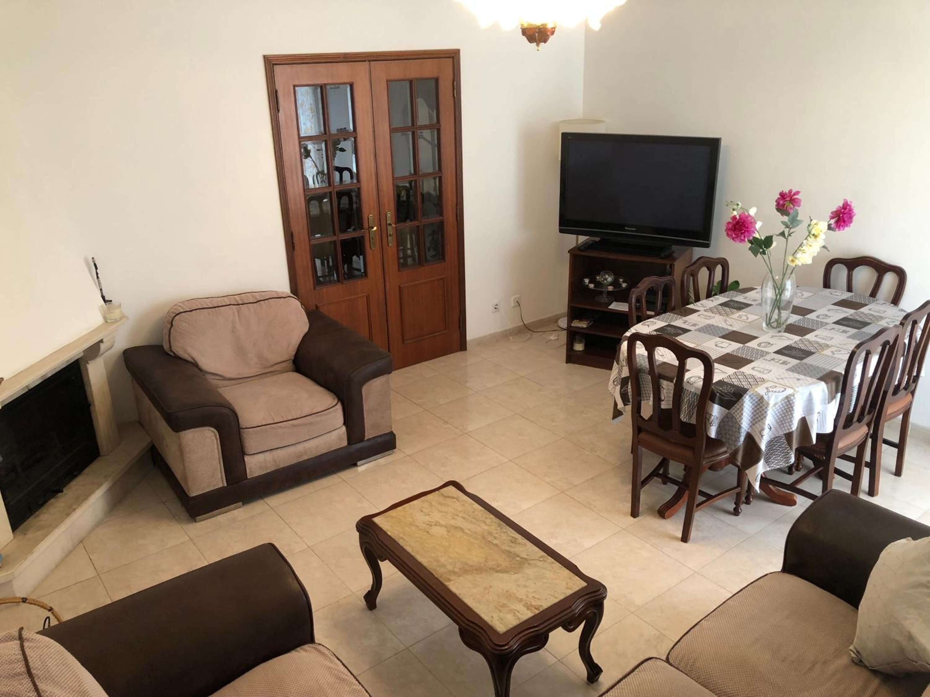 Entire 3 bed rooms Apartment with Private wc !
