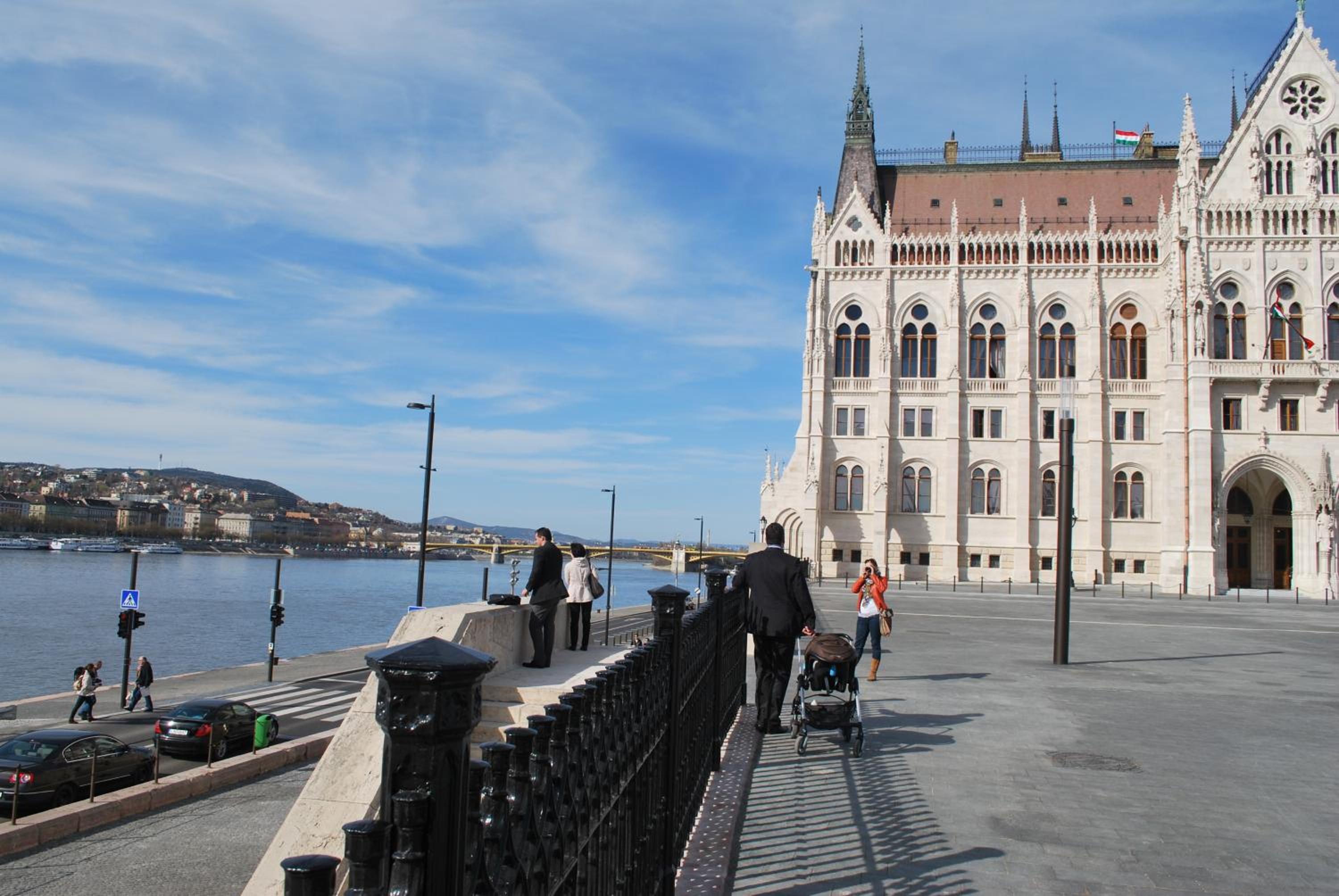 Anabelle Bed and Budapest