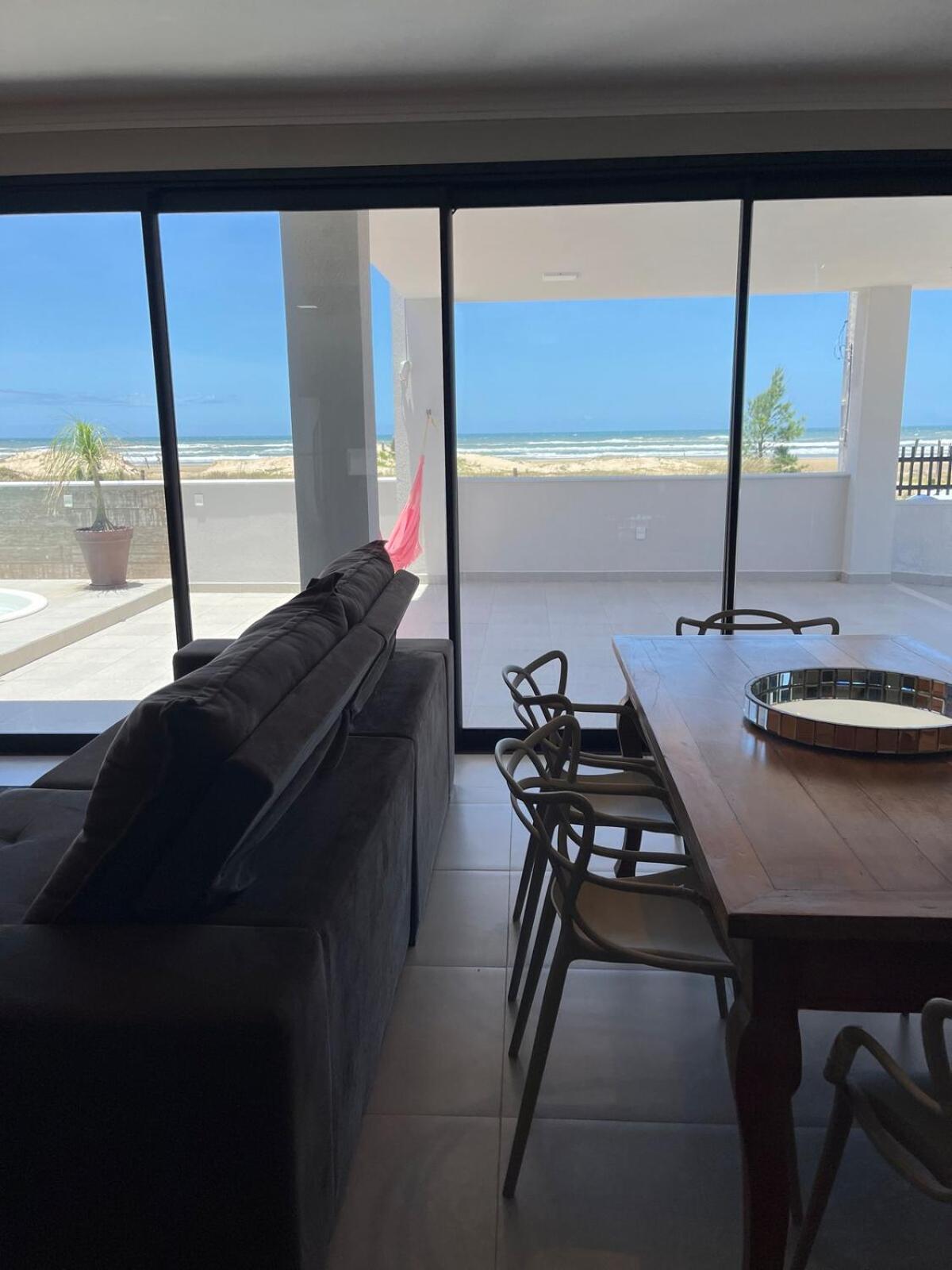 Linda Casa with pool 5 minutes from the airport