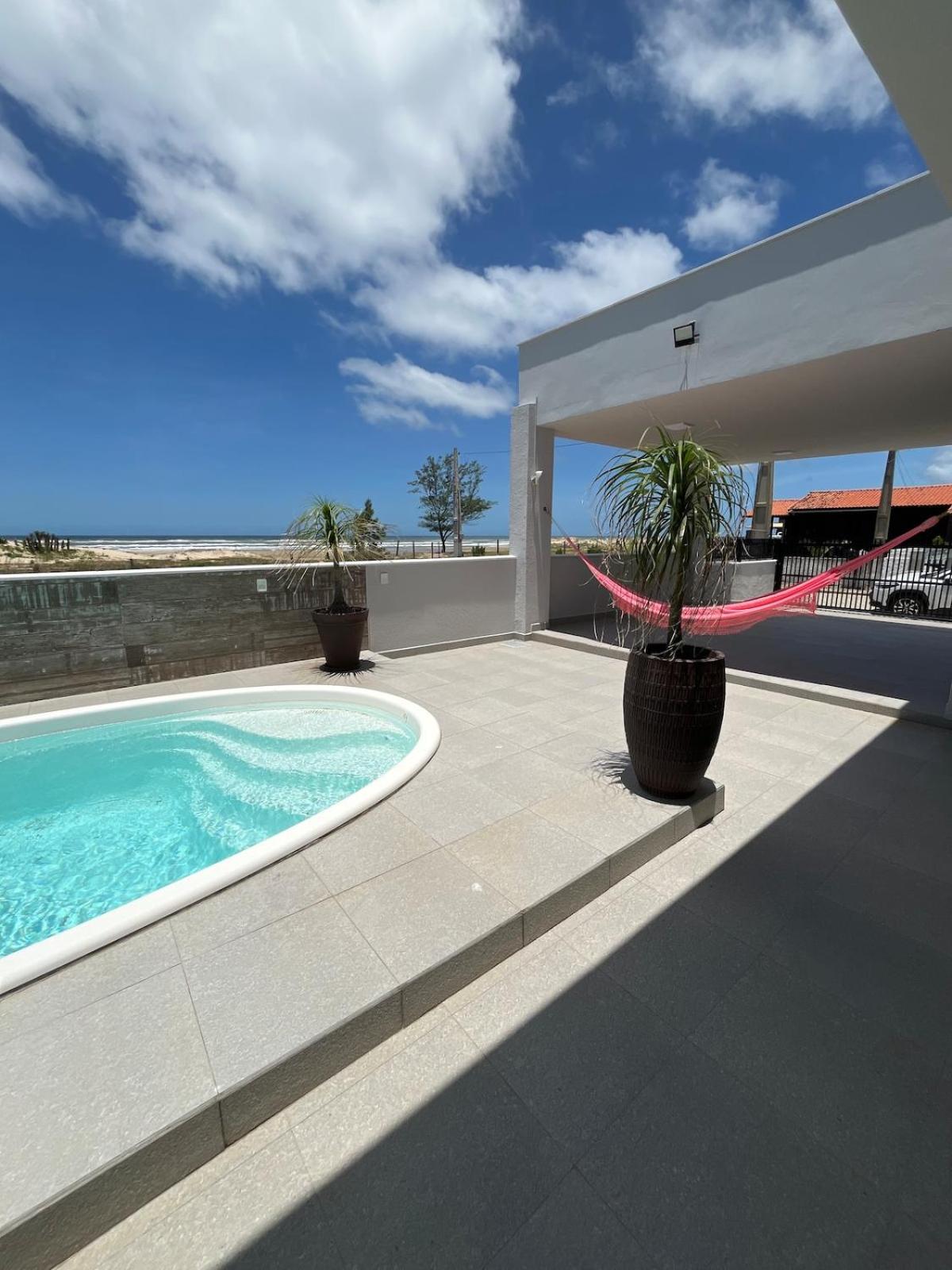 Linda Casa with pool 5 minutes from the airport