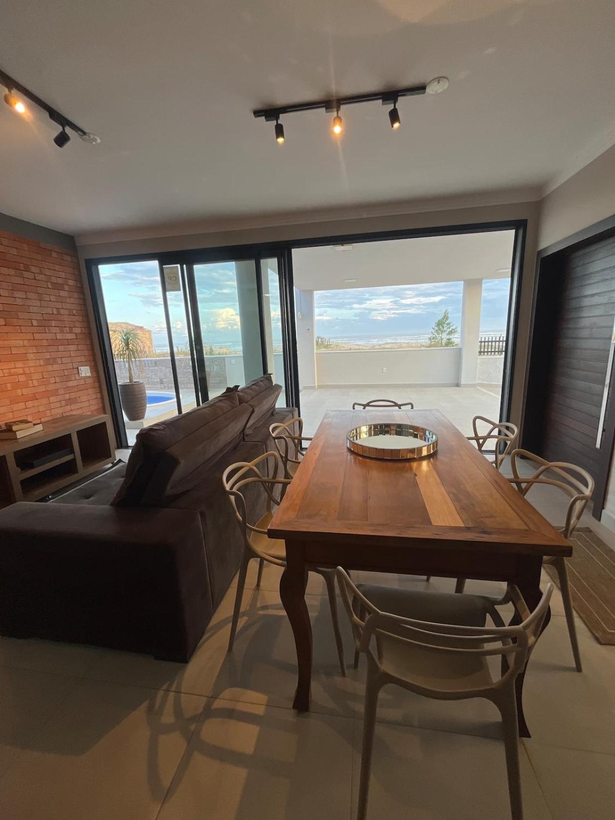 Linda Casa with pool 5 minutes from the airport