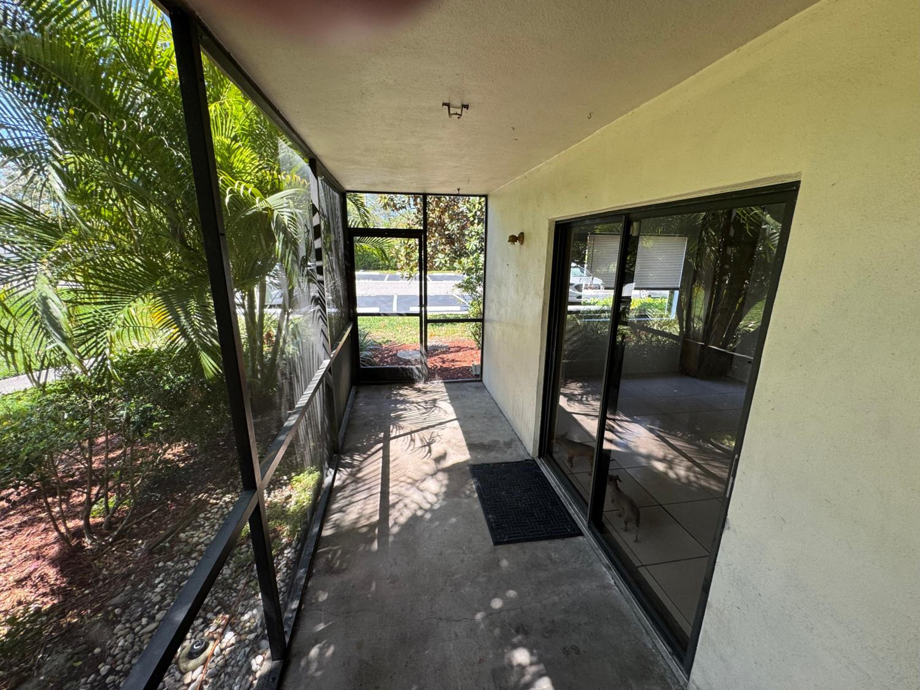 Cozy and Costal 10 Min to Beach Pool, Sauna, Pool table