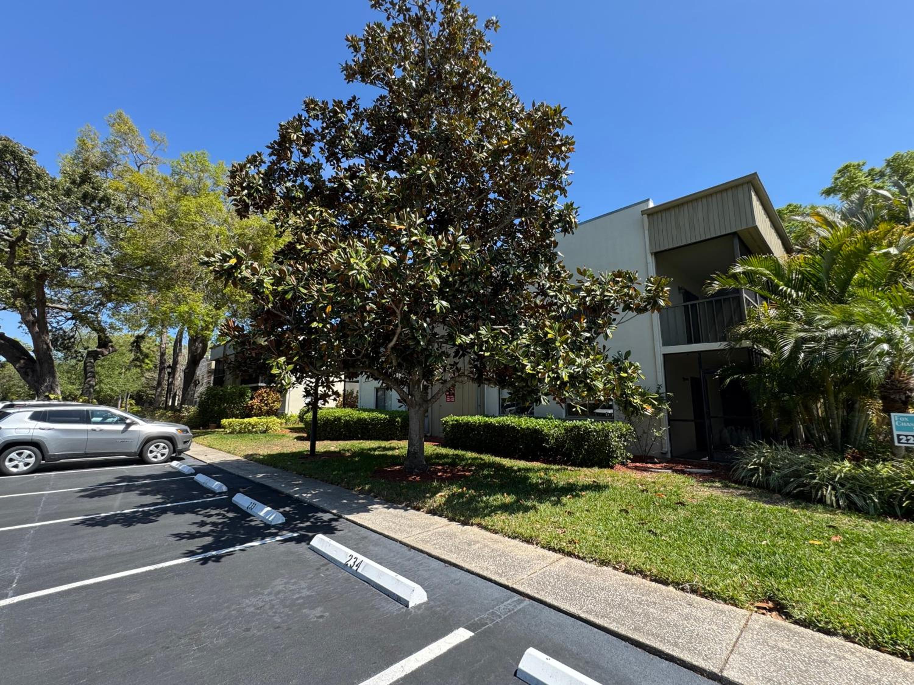 Cozy and Costal 10 Min to Beach Pool, Sauna, Pool table