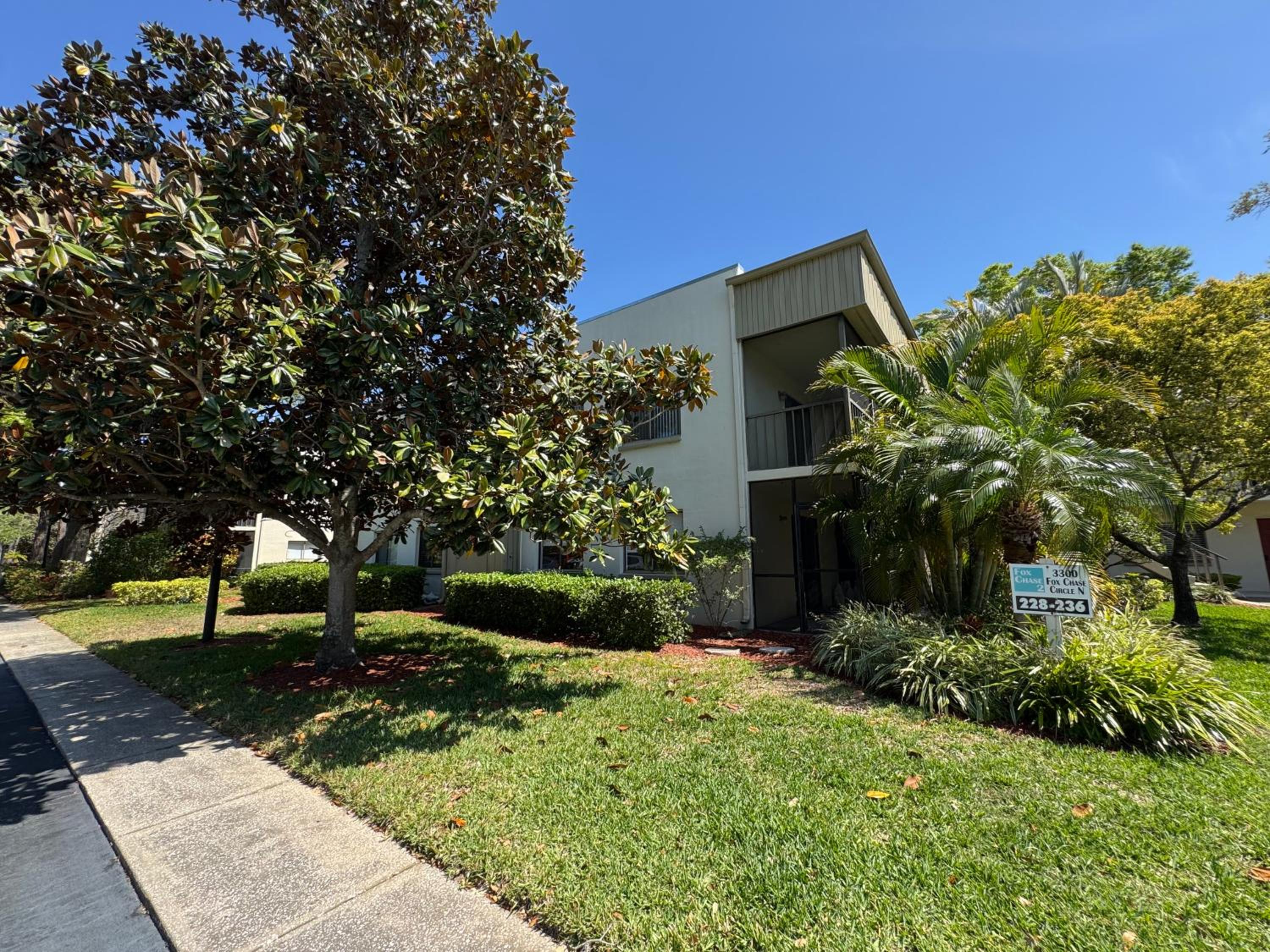 Cozy and Costal 10 Min to Beach Pool, Sauna, Pool table