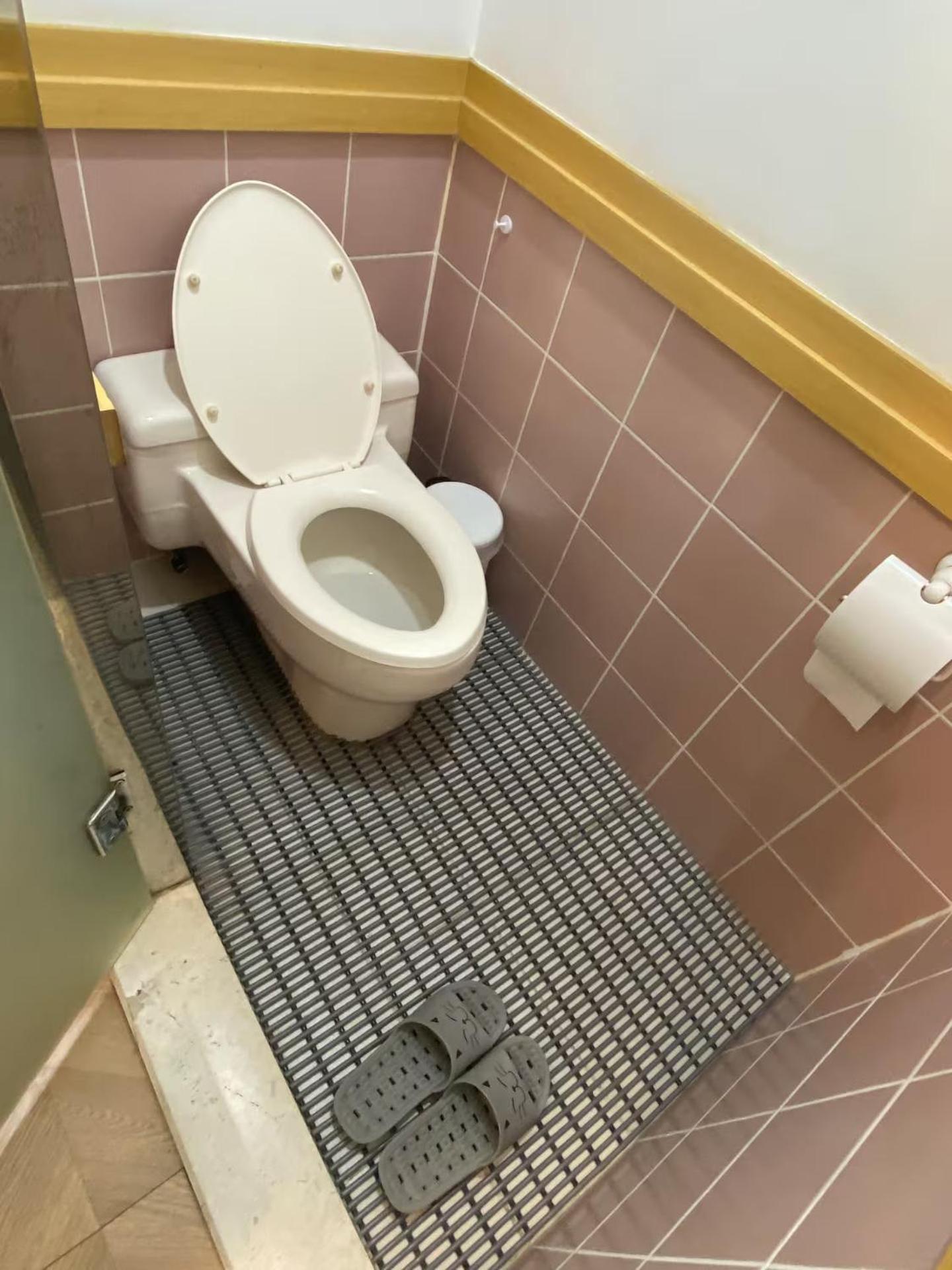 Direct Elevator to Hongik Univ Station, NEW by 13yr Superhost, Professionally Maintained