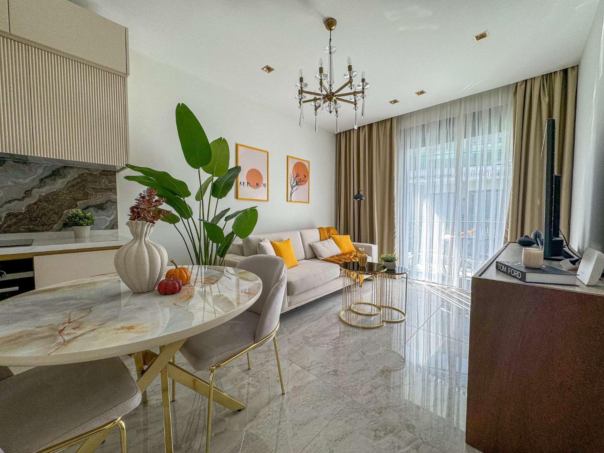 Qoople Legend B - premium apartments steps from the sea
