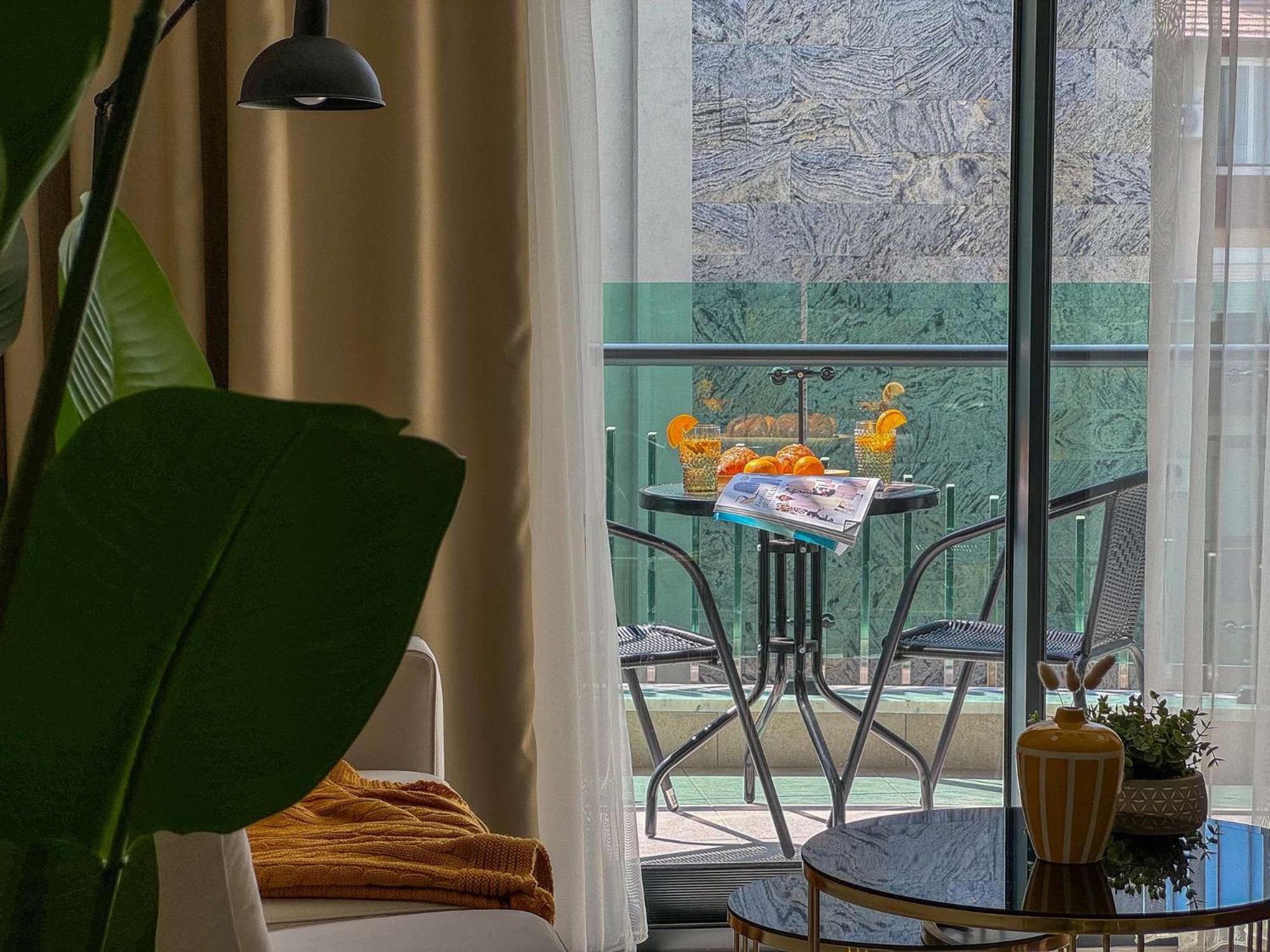 Qoople Legend B - premium apartments steps from the sea