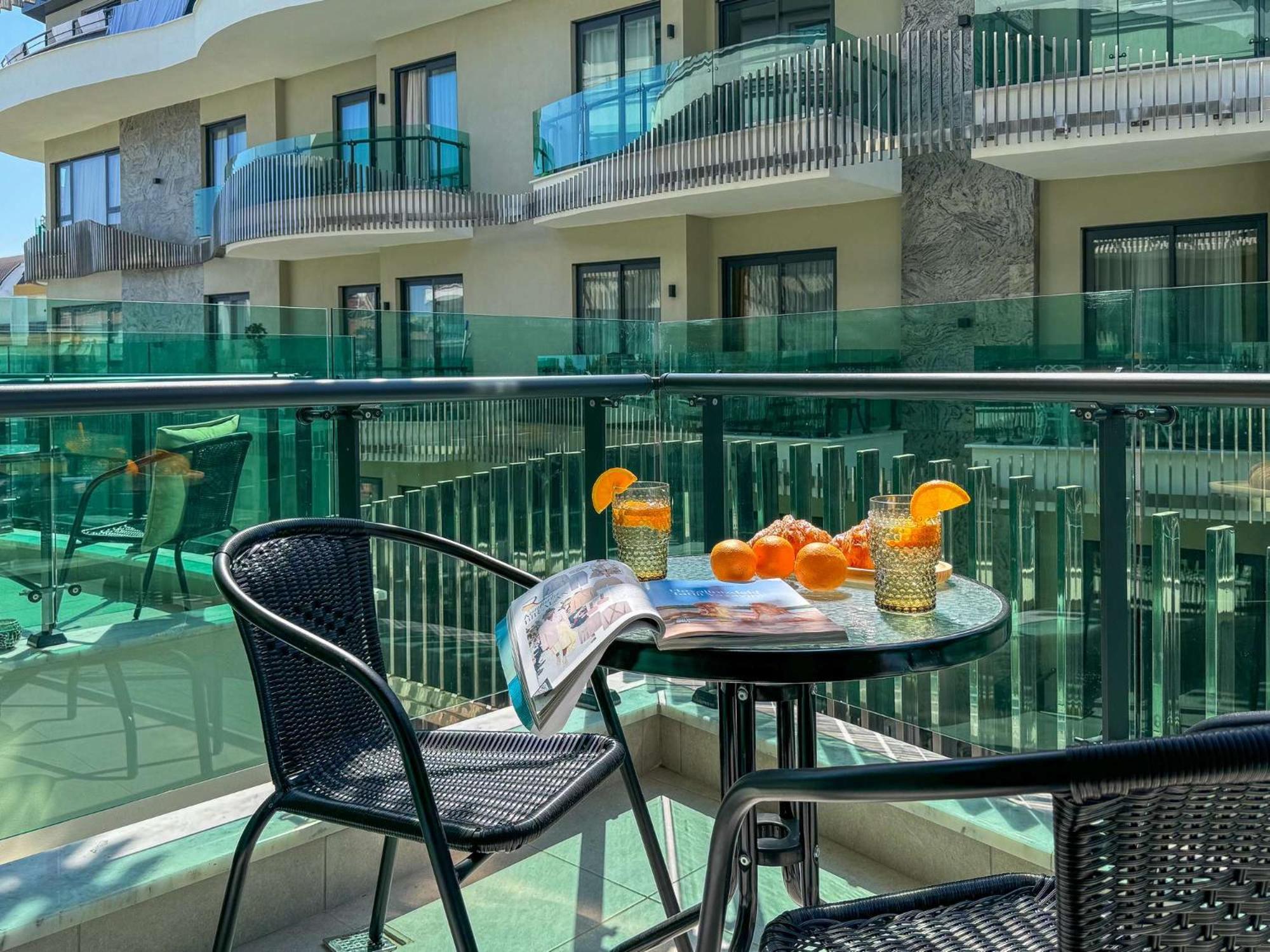 Qoople Legend B - premium apartments steps from the sea