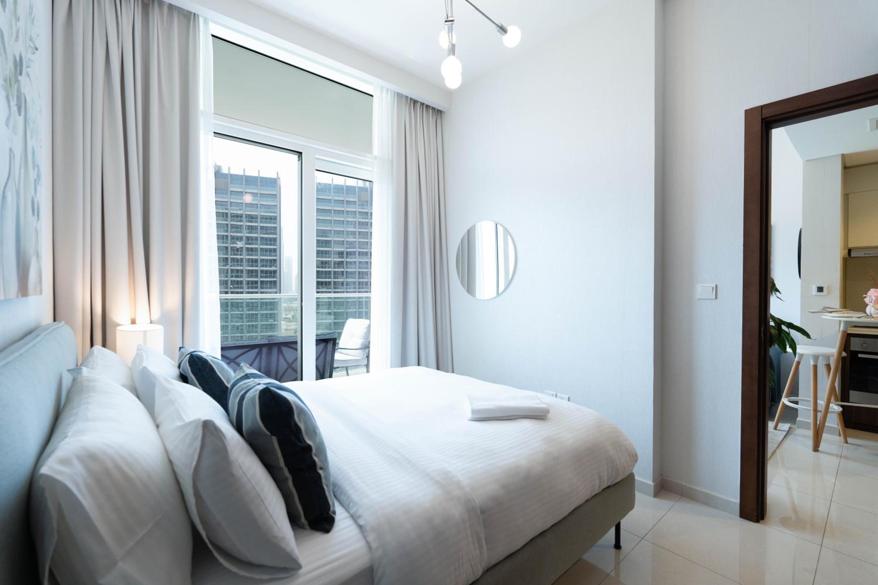 Reva 1BR - Downtown Living with Burj Khalifa View