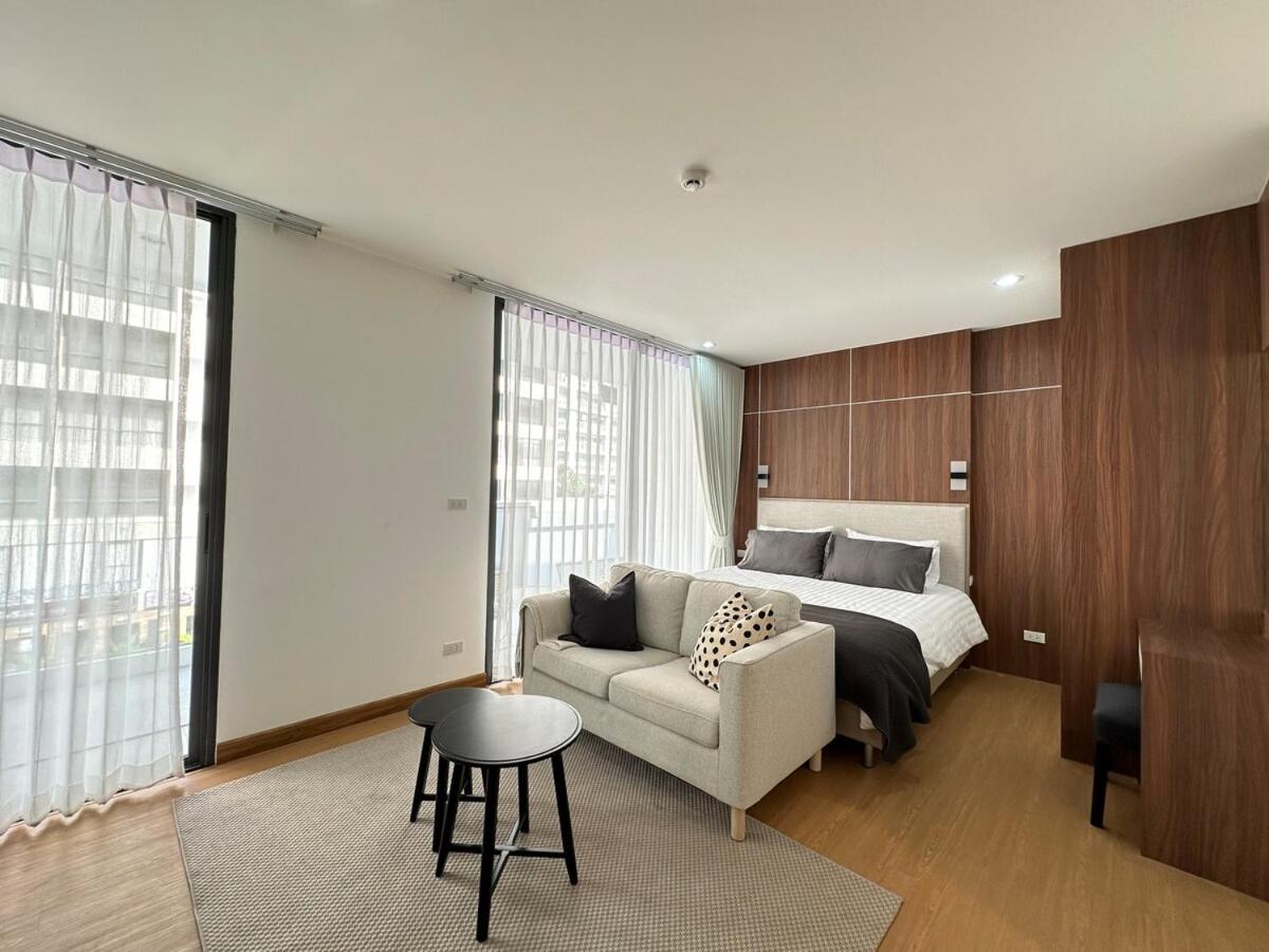 6th Avenue Sukhumvit BKK Two Bedrooms BTS Asok Nana MRT Sukhumvit