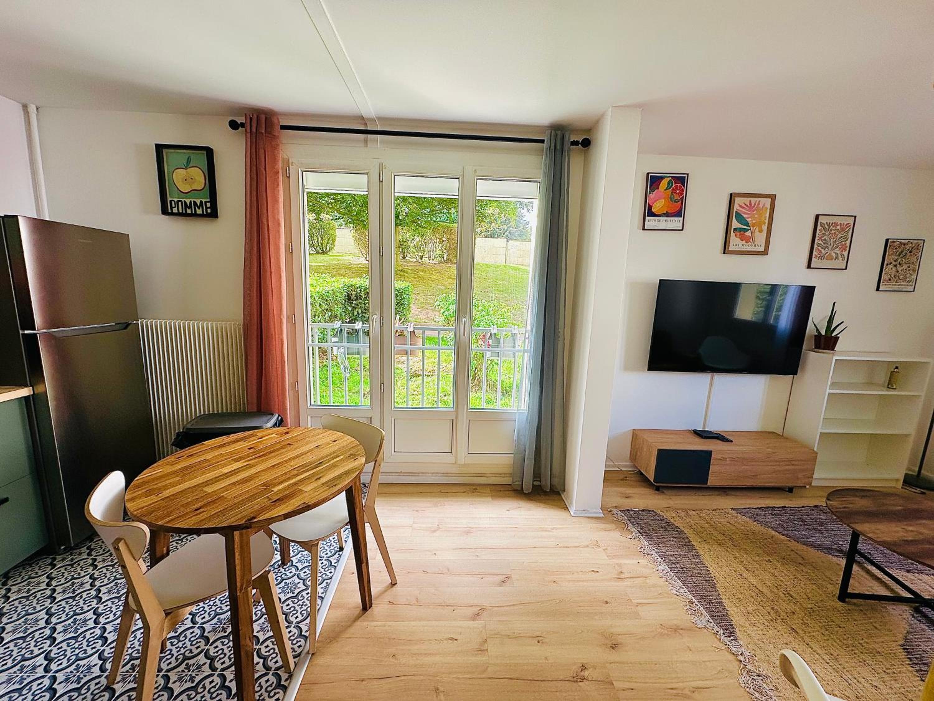 Confort et Verdure 2 Pièces Moderne avec Parking à Domont by Immo Kit Bnb