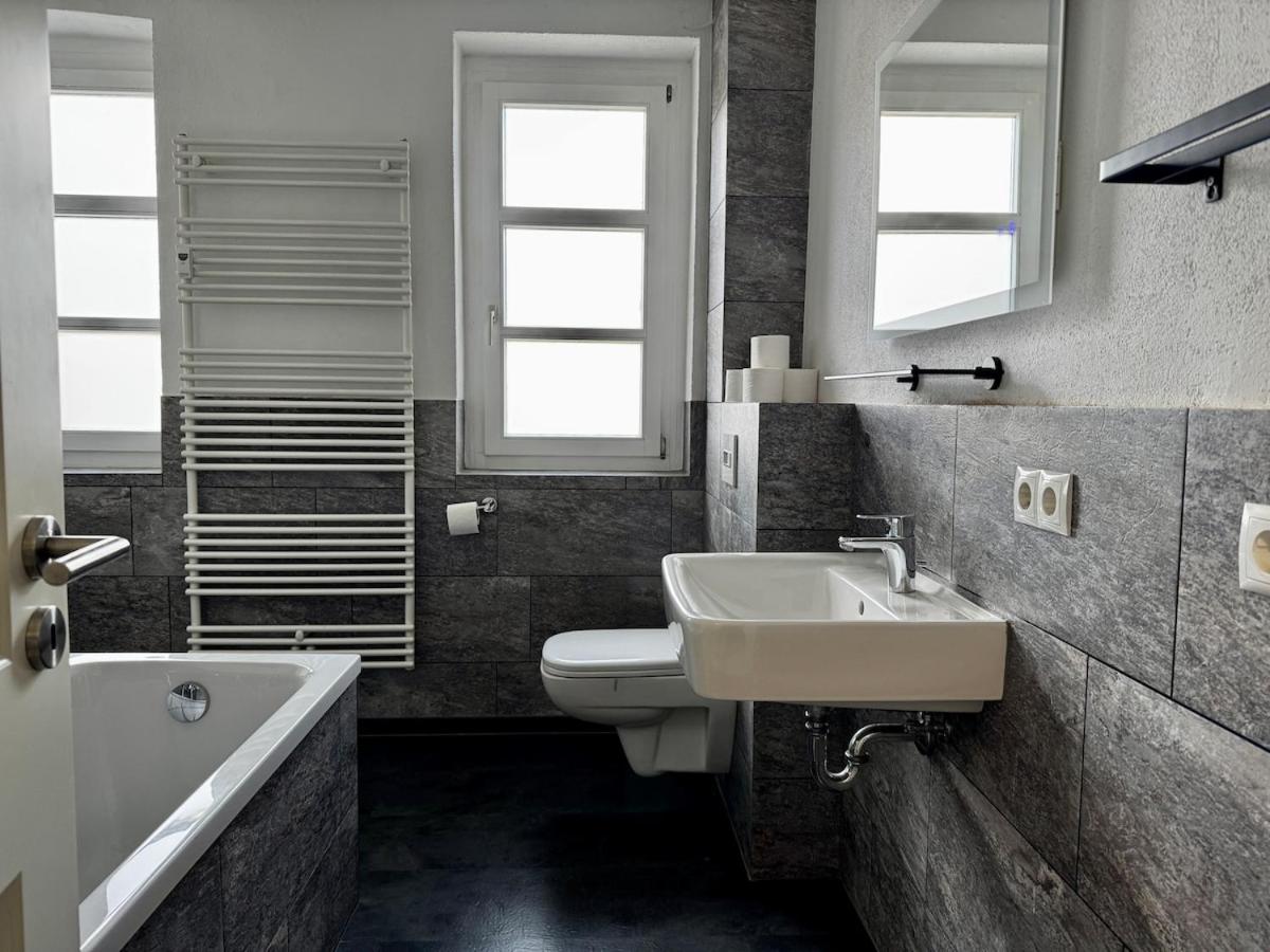 Premium Quartier - Modernes Apartment, 2 Schlafzimmer, WLAN, Parken, Küche