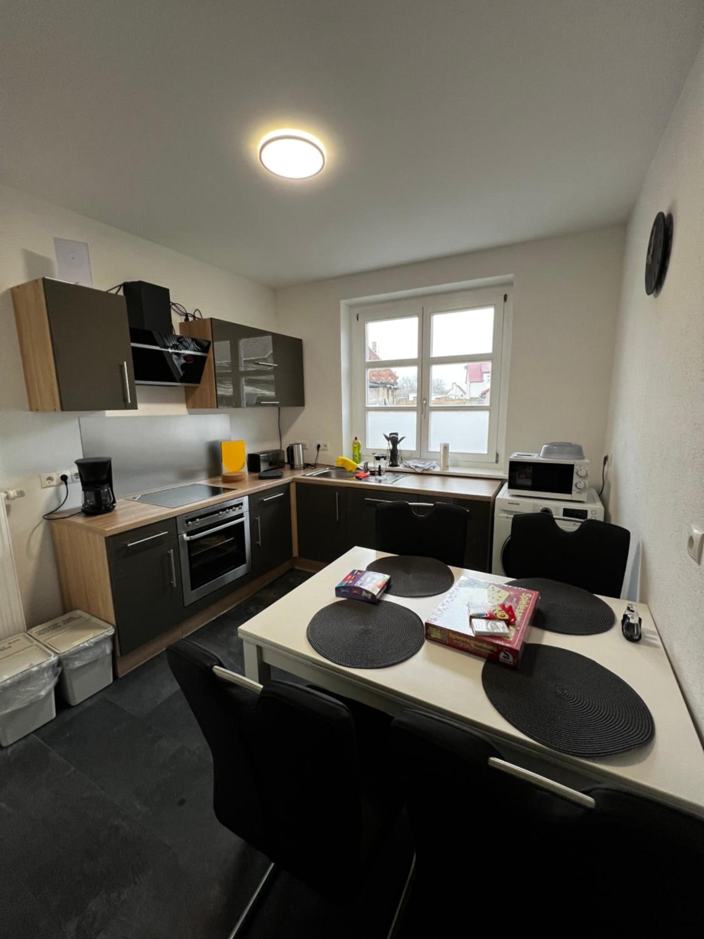 Premium Quartier - Modernes Apartment, 2 Schlafzimmer, WLAN, Parken, Küche