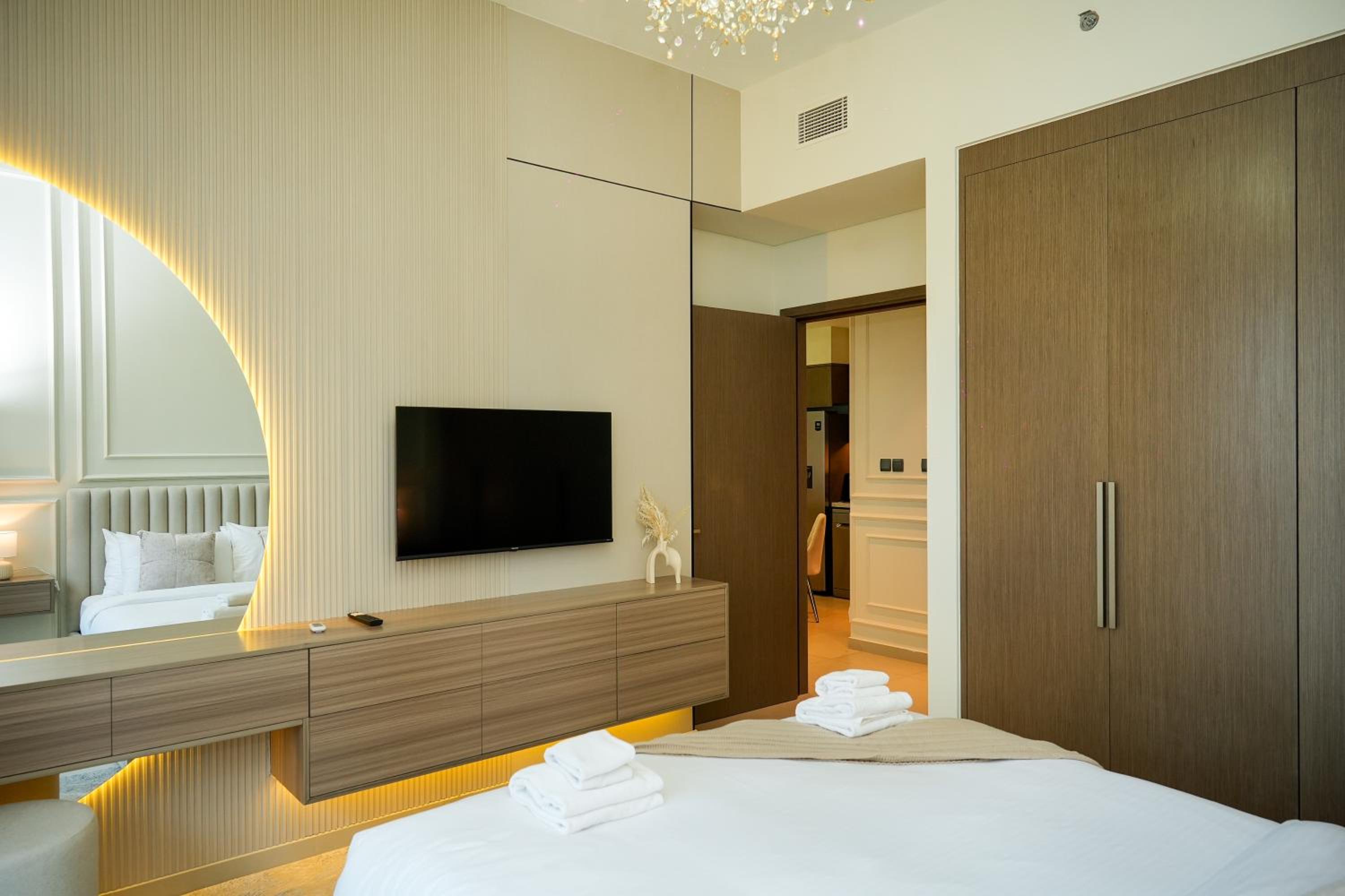 Iconic Burj Khalifa, Fountain Views, Luxury 2BR