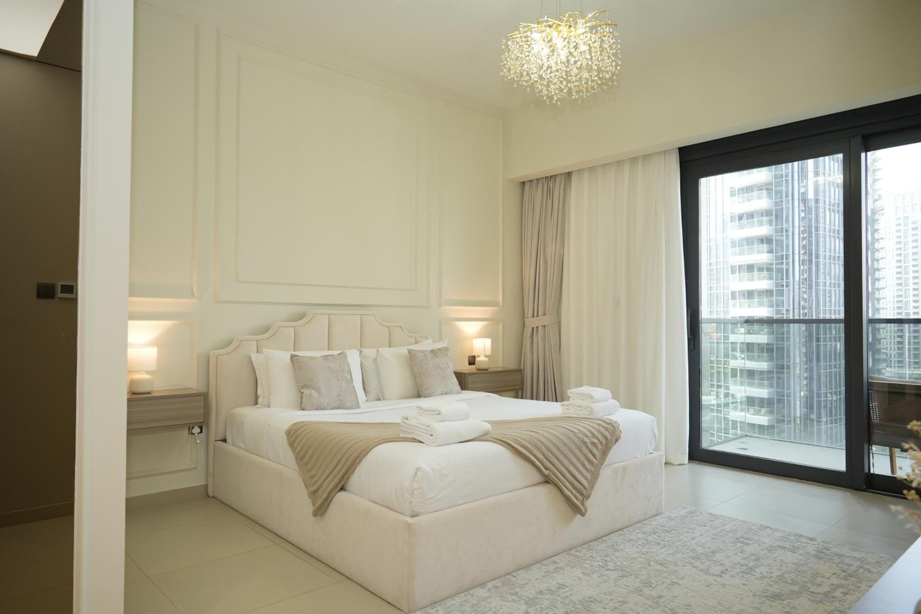 Iconic Burj Khalifa, Fountain Views, Luxury 2BR