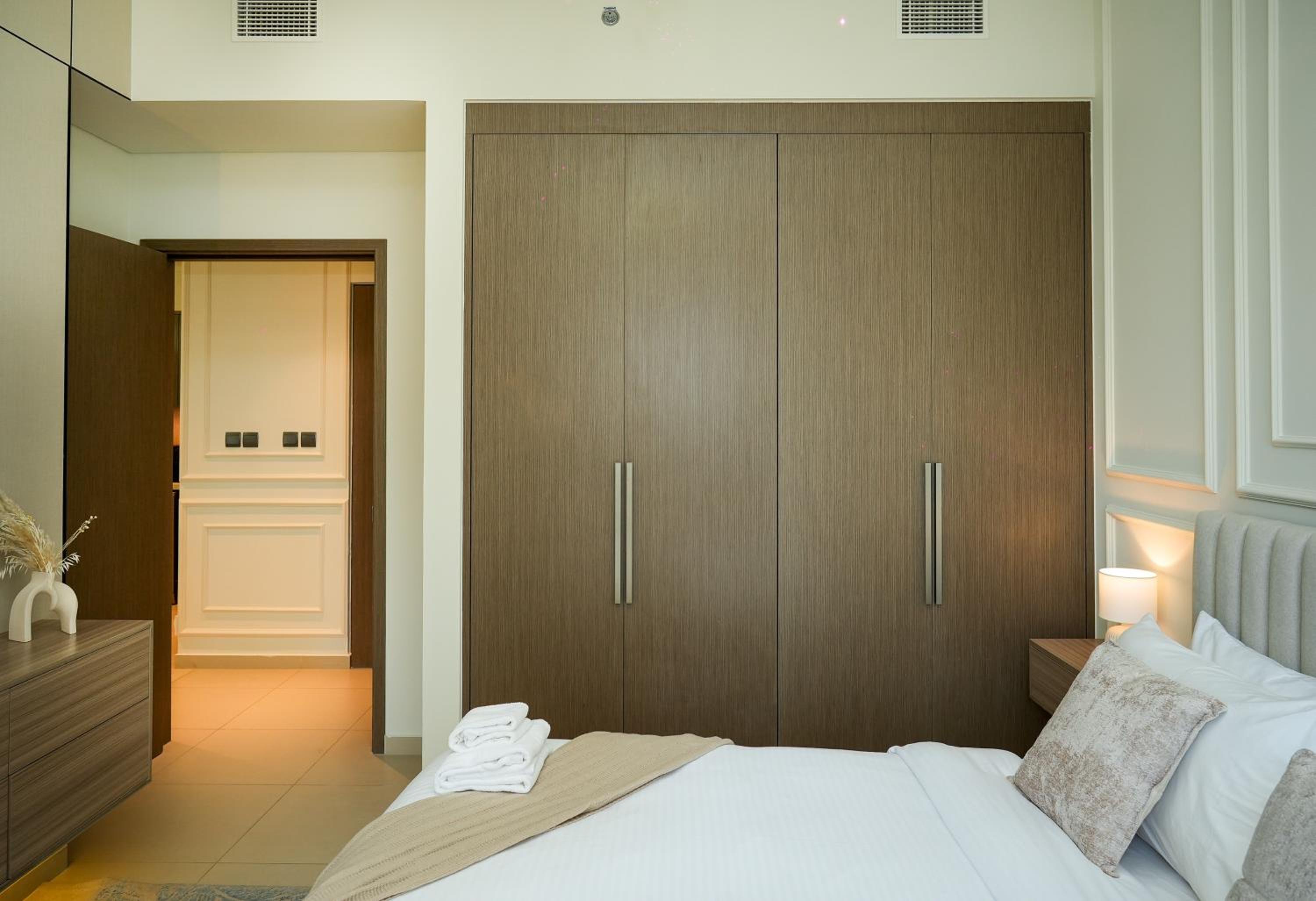 Iconic Burj Khalifa, Fountain Views, Luxury 2BR