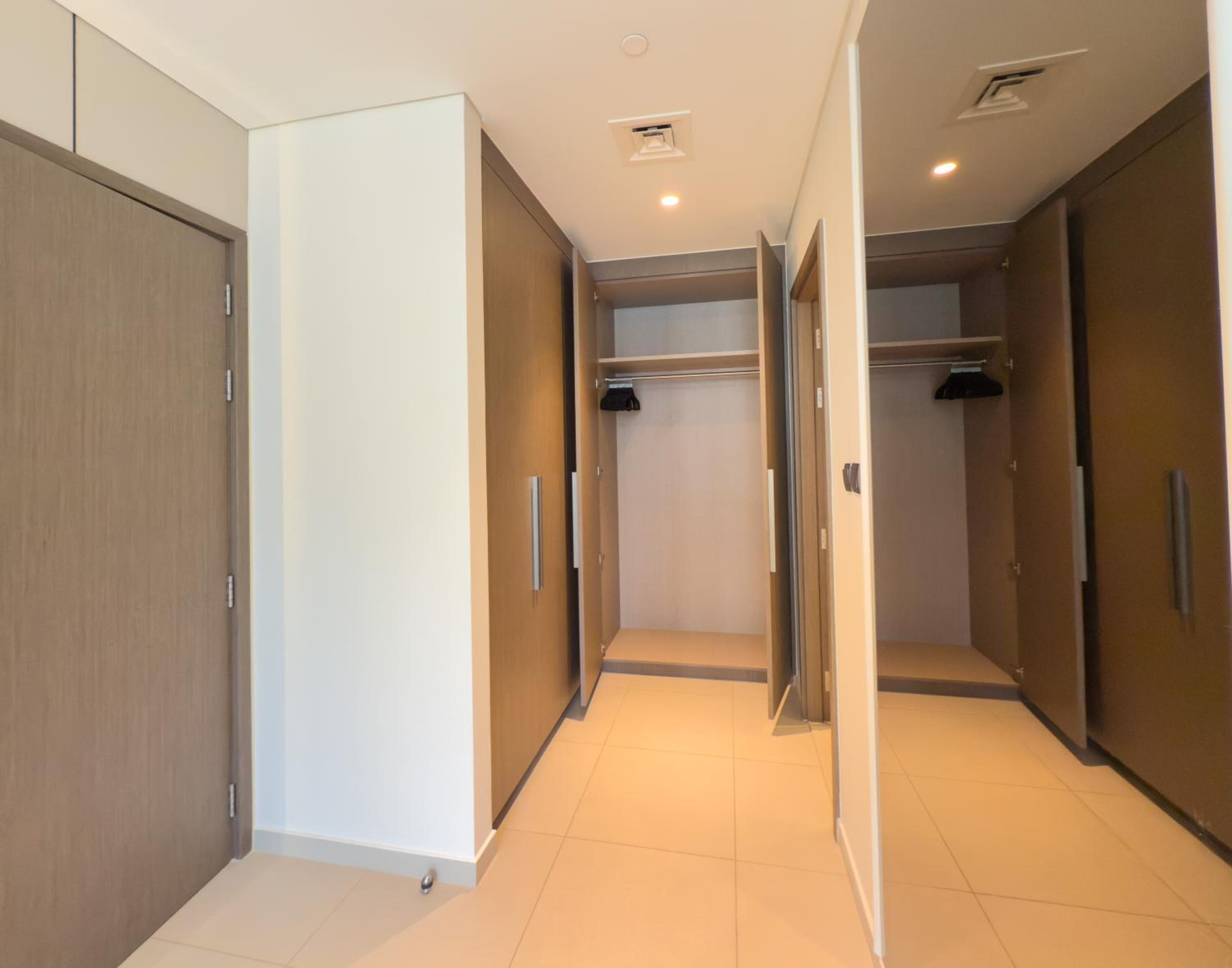 Iconic Burj Khalifa, Fountain Views, Luxury 2BR