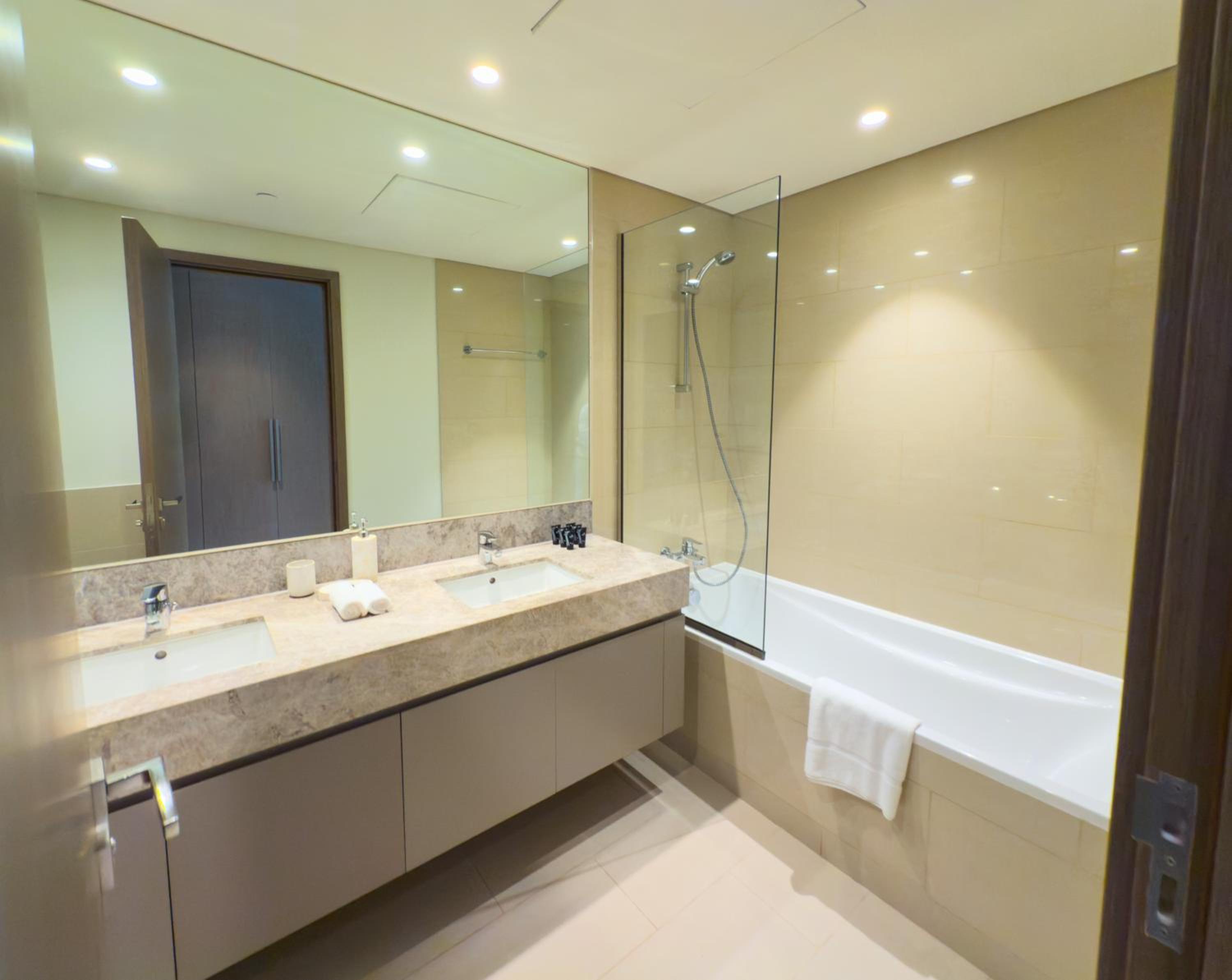 Iconic Burj Khalifa, Fountain Views, Luxury 2BR