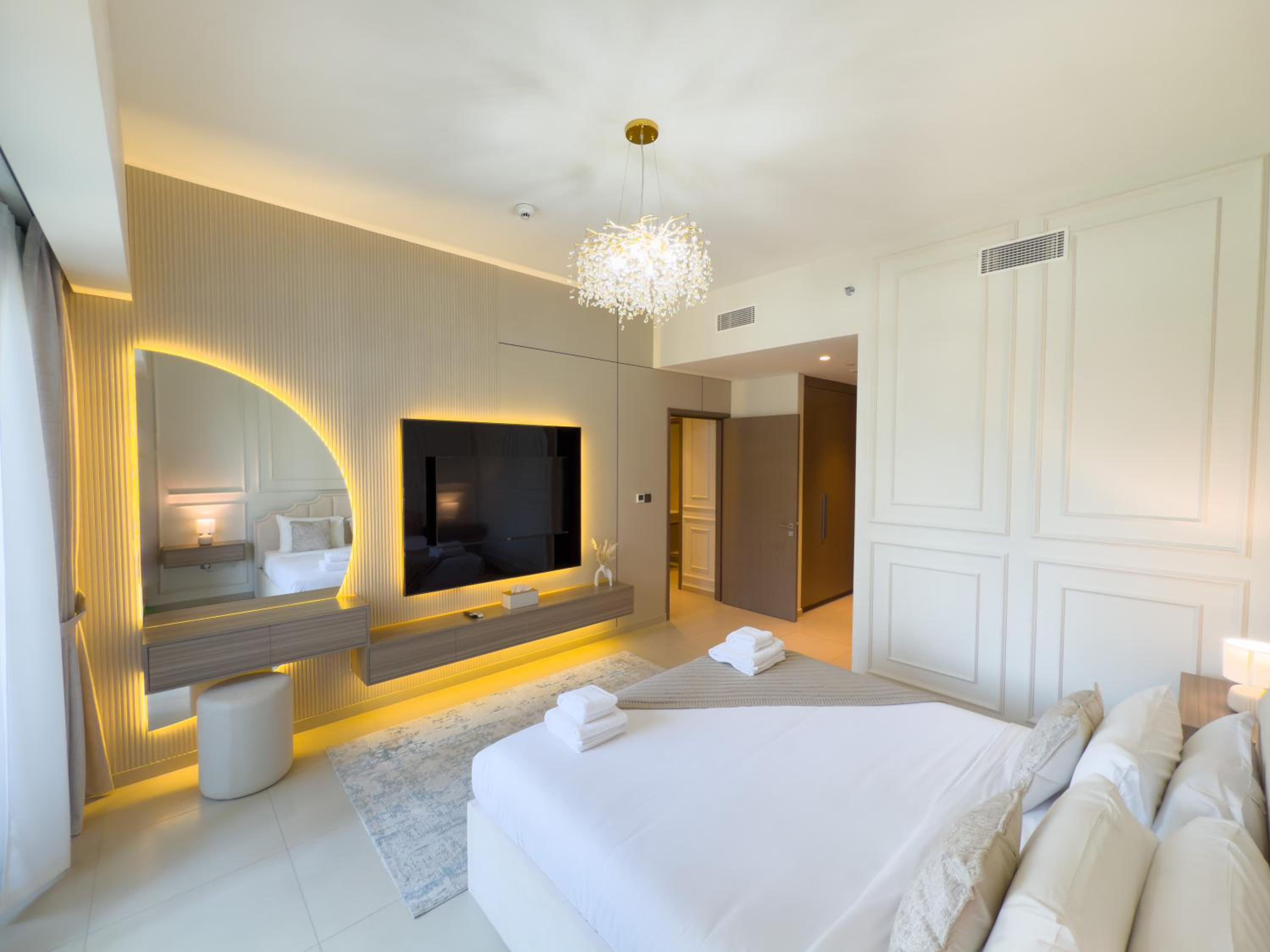 Iconic Burj Khalifa, Fountain Views, Luxury 2BR