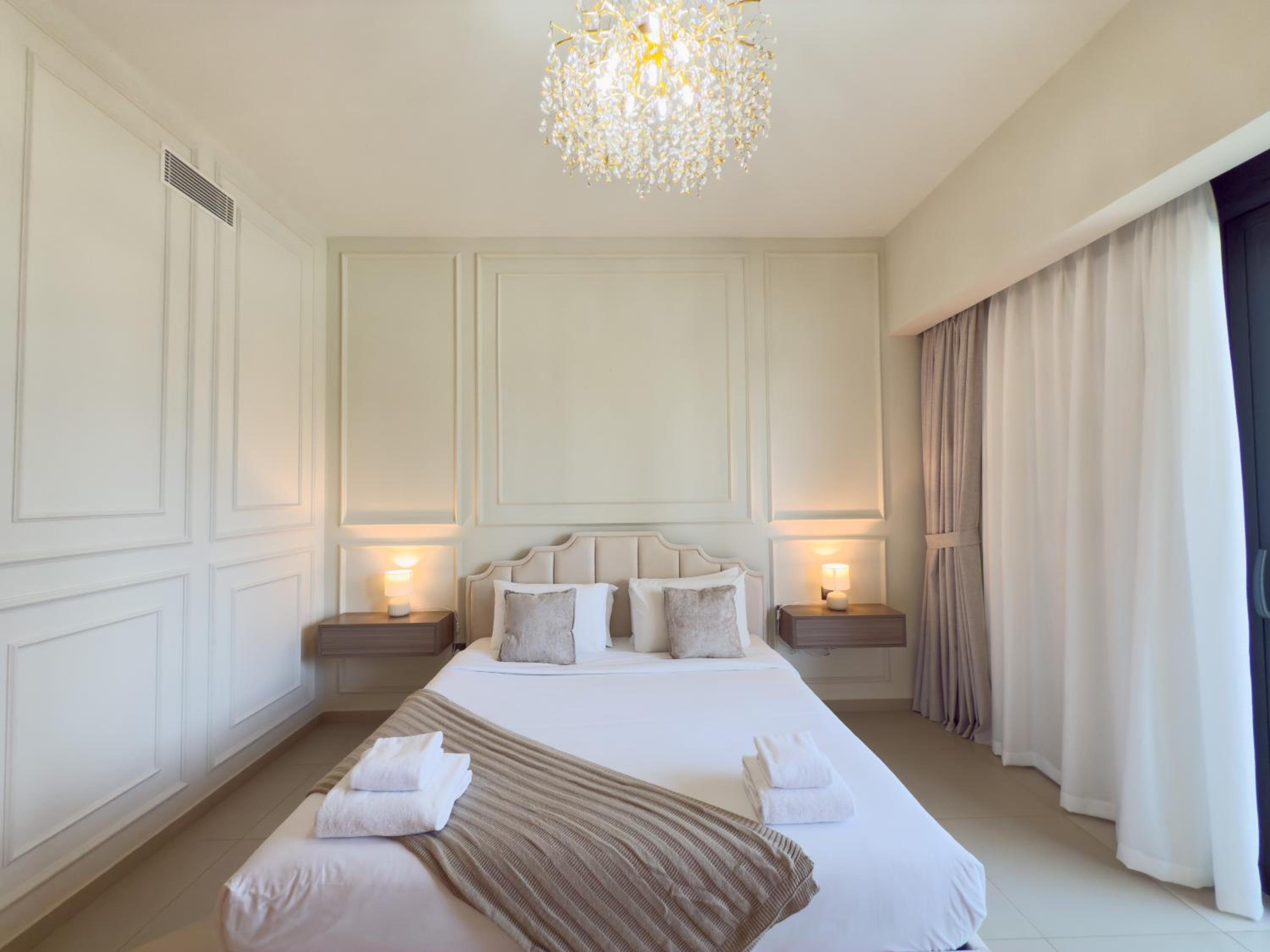Iconic Burj Khalifa, Fountain Views, Luxury 2BR