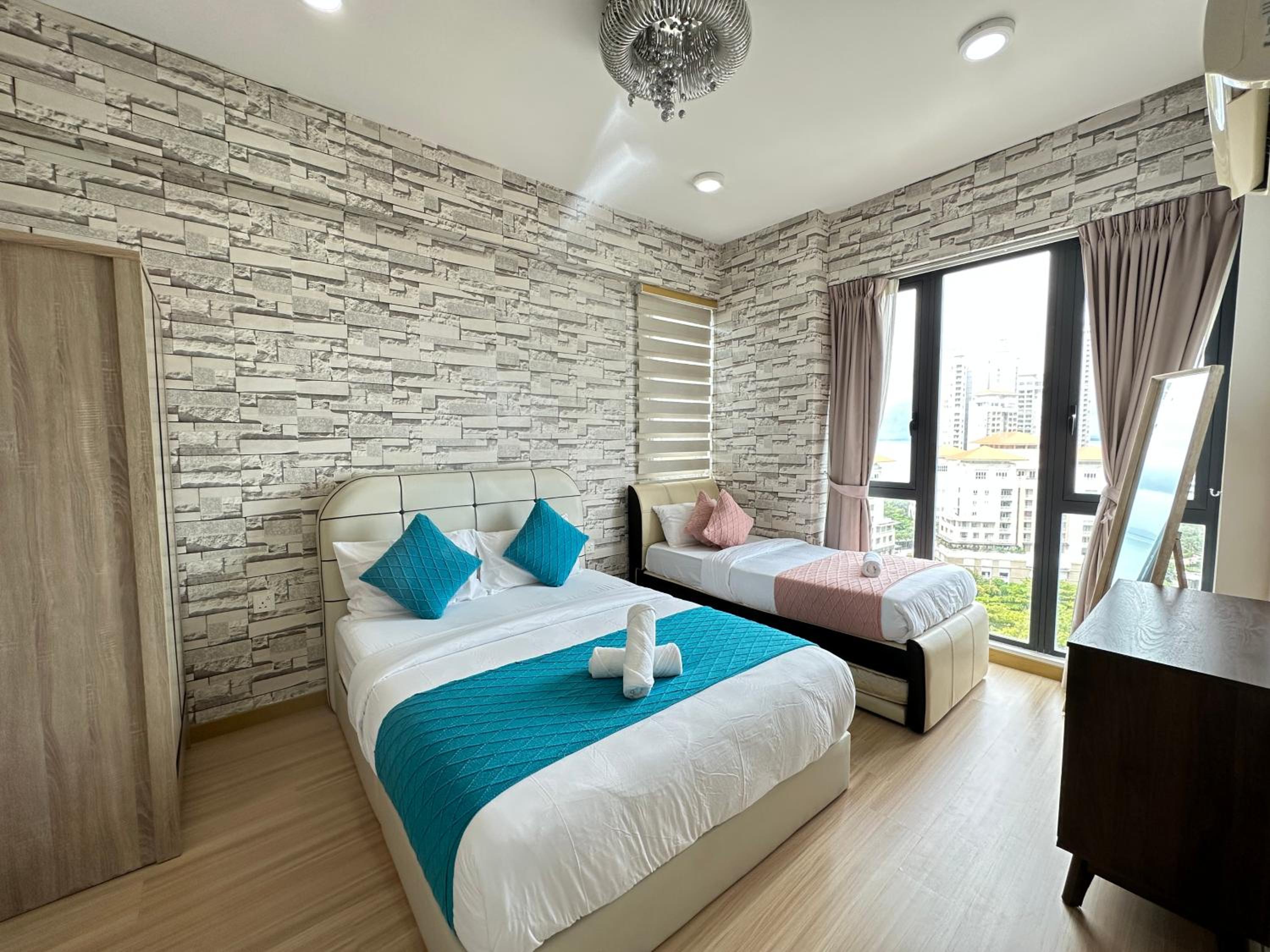 Seaview 2BR Suite with Pool & bathtub near Gurney Jazz Suites