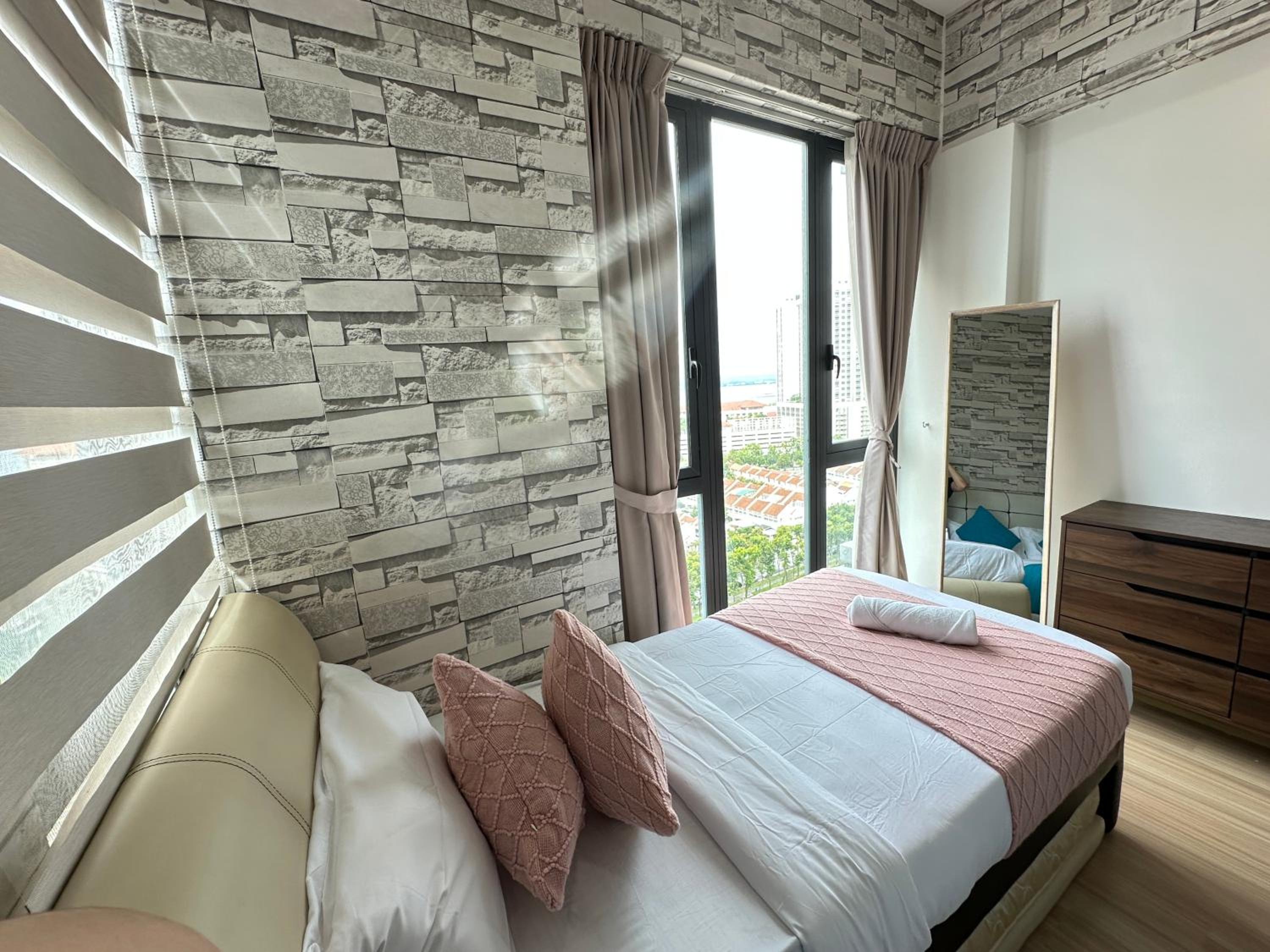 Seaview 2BR Suite with Pool & bathtub near Gurney Jazz Suites