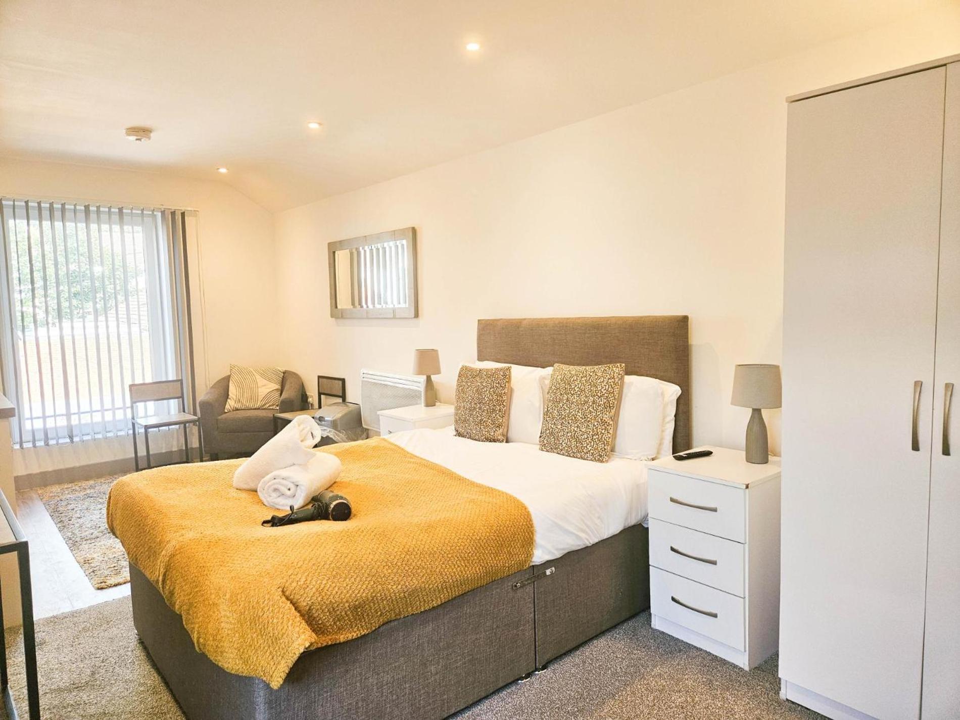 Churchill Studio - 1 Bedroom Studio - Uplands