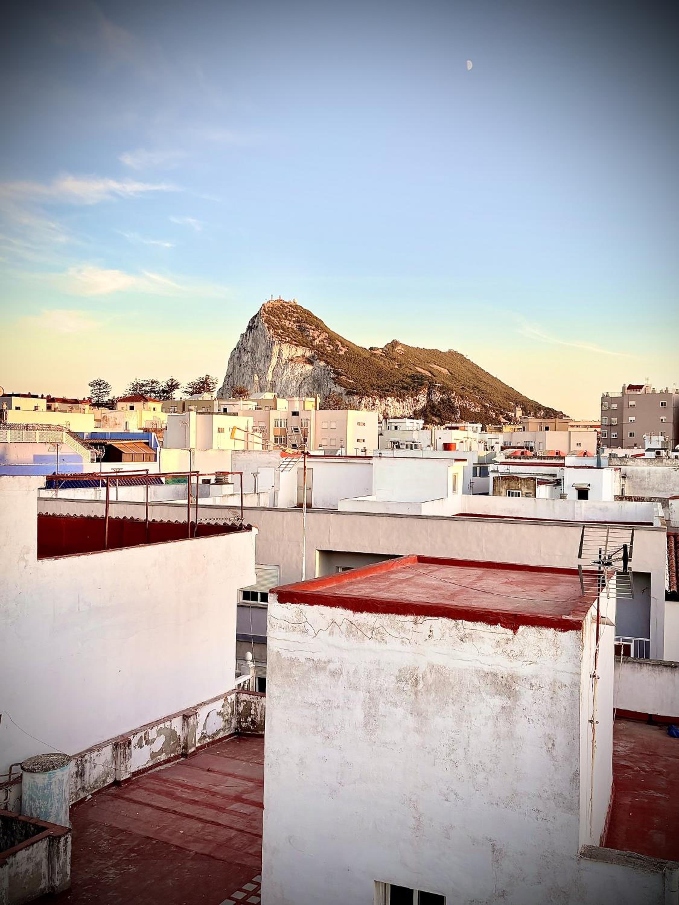 Estudio con terraza en La Línea Centro_ Studio103