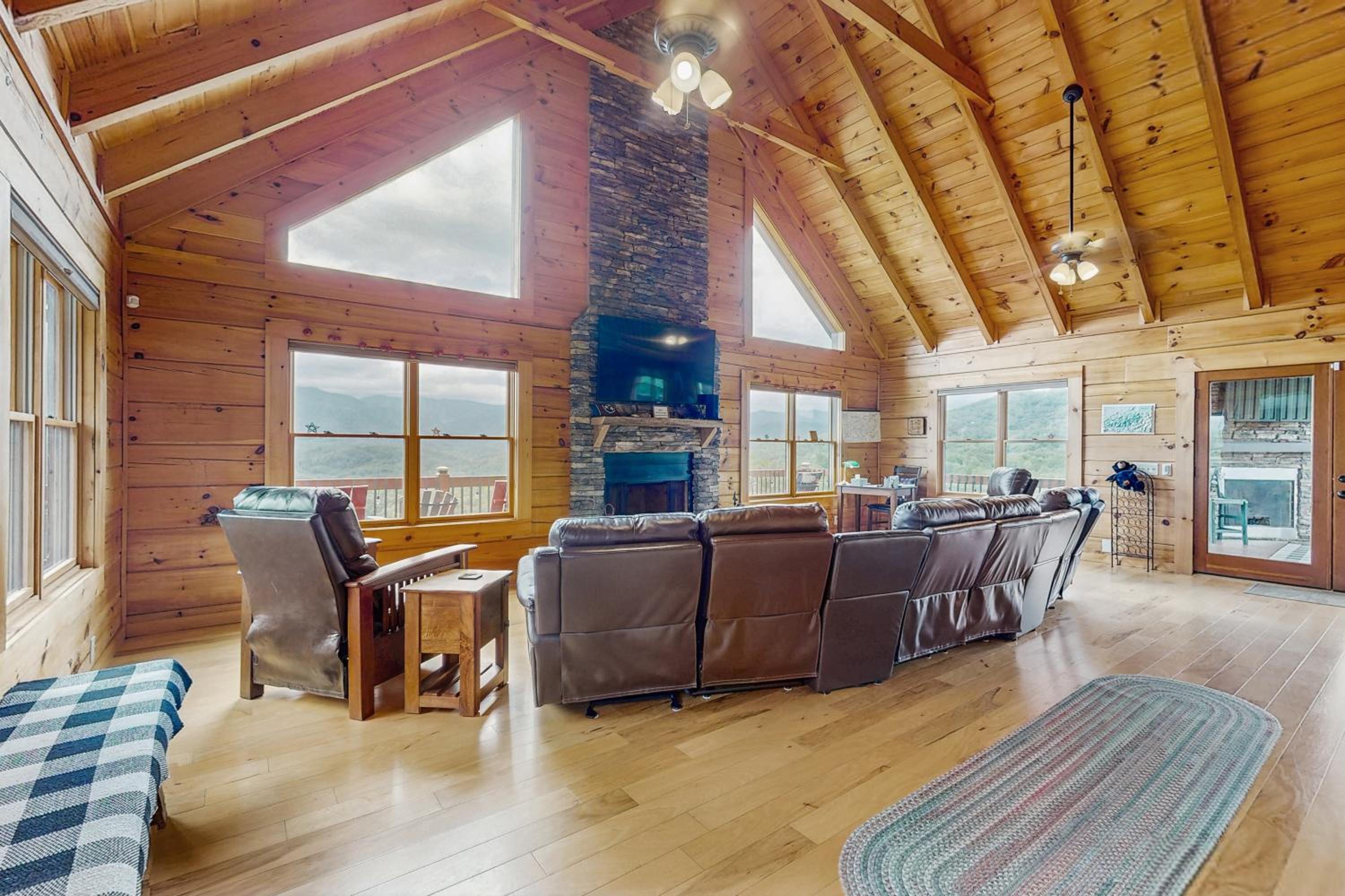 Theater and Arcade! Tri-Star Lodge in Gatlinburg