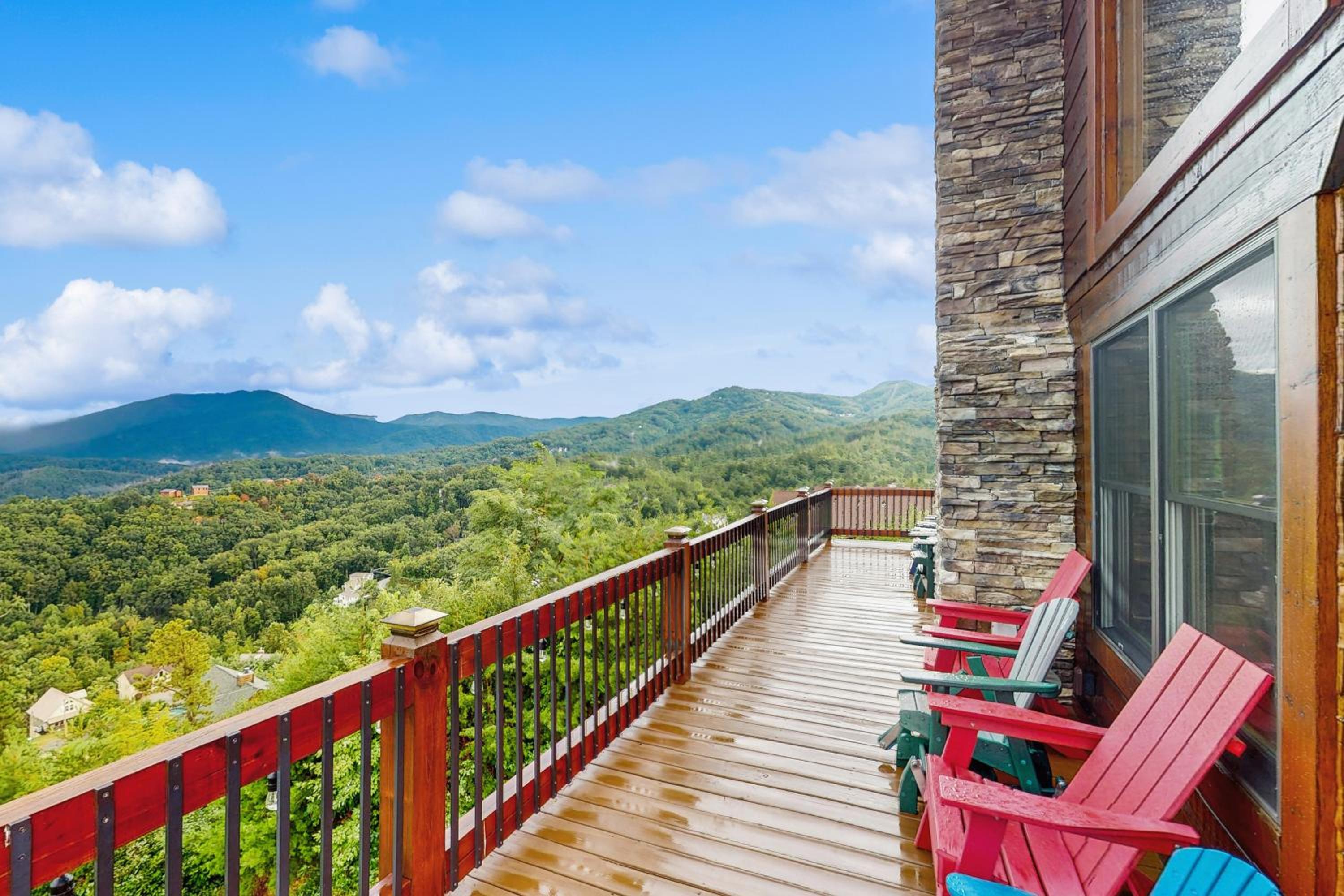 Theater and Arcade! Tri-Star Lodge in Gatlinburg
