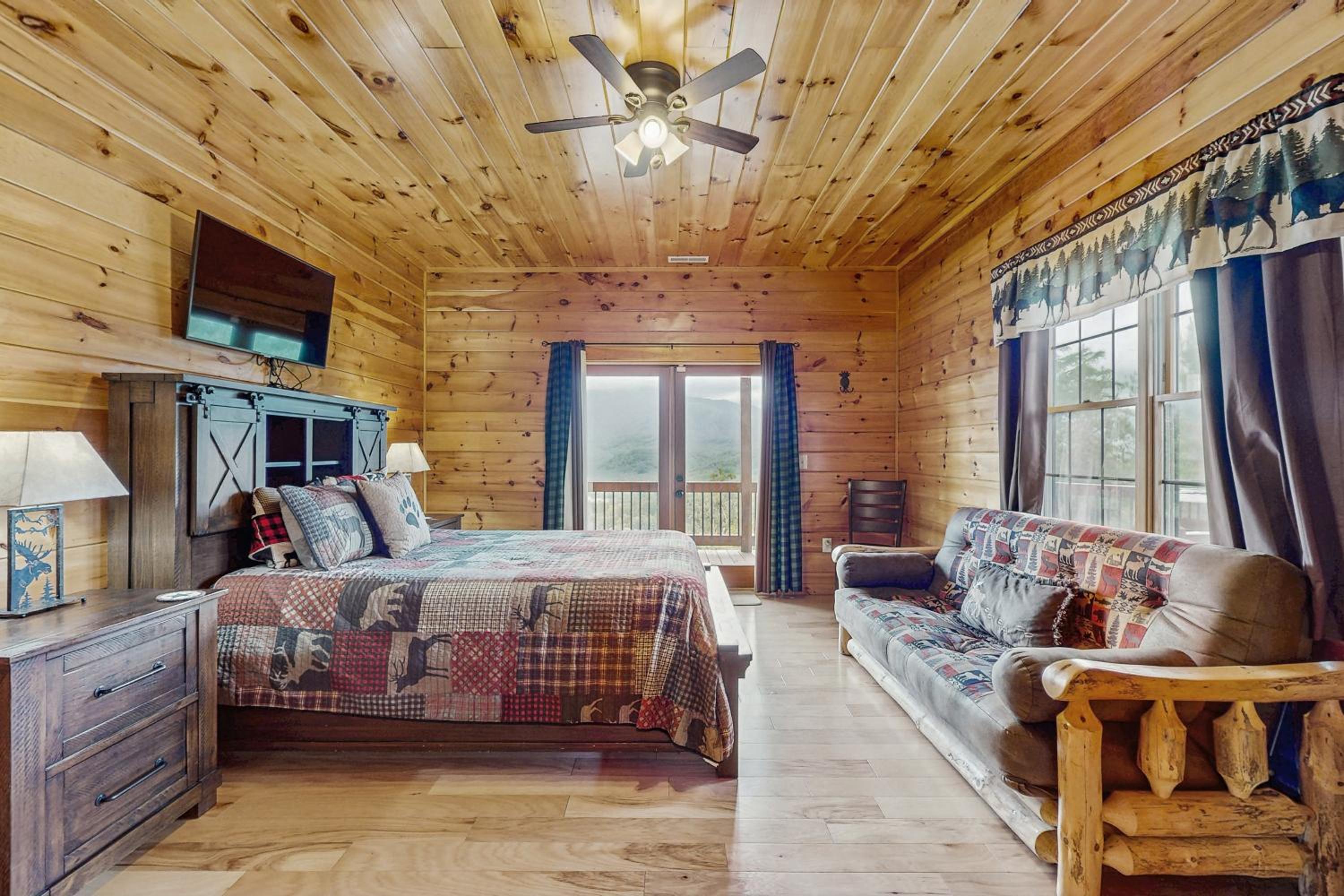 Theater and Arcade! Tri-Star Lodge in Gatlinburg