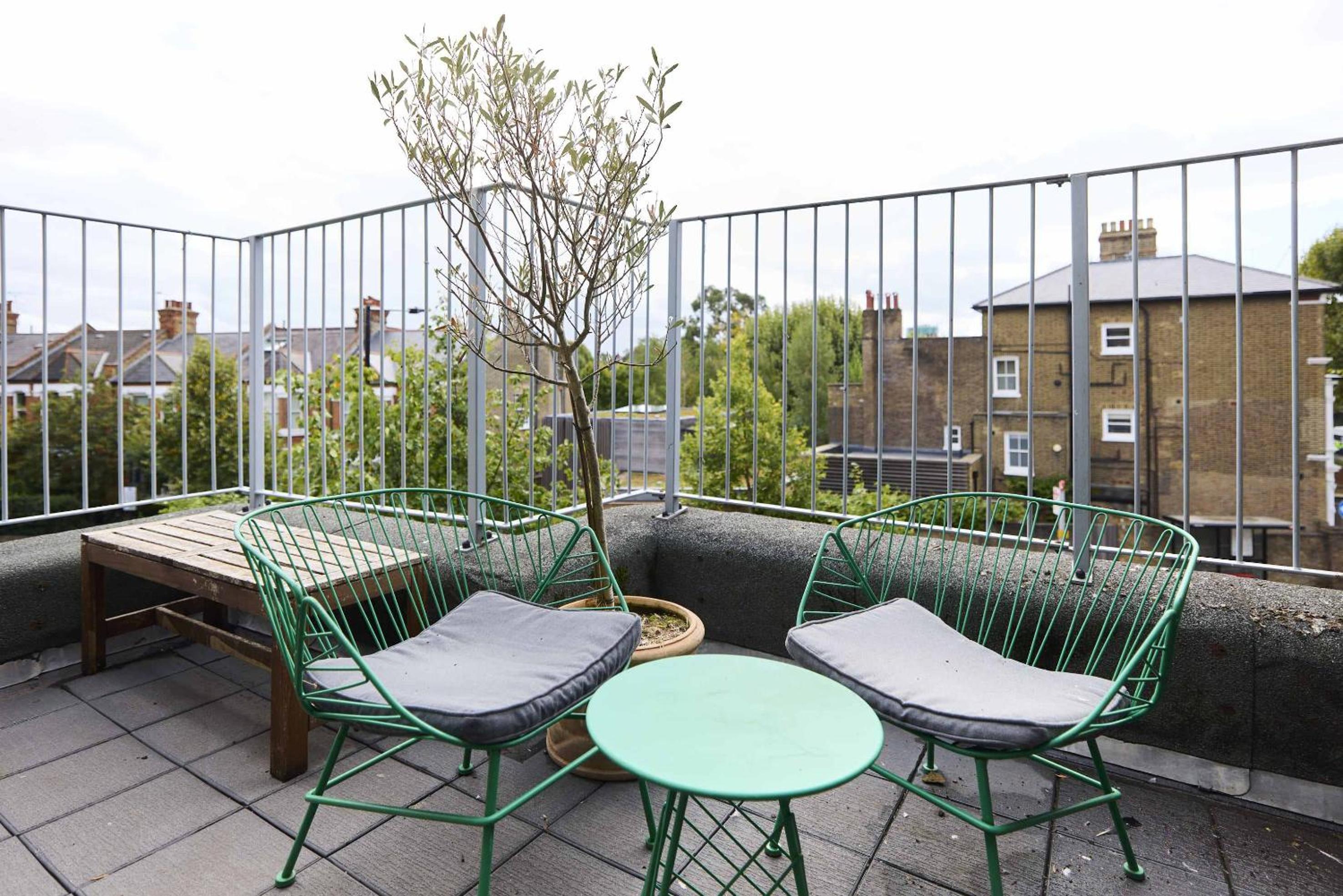 Bright North Kensington Studio with Terrace