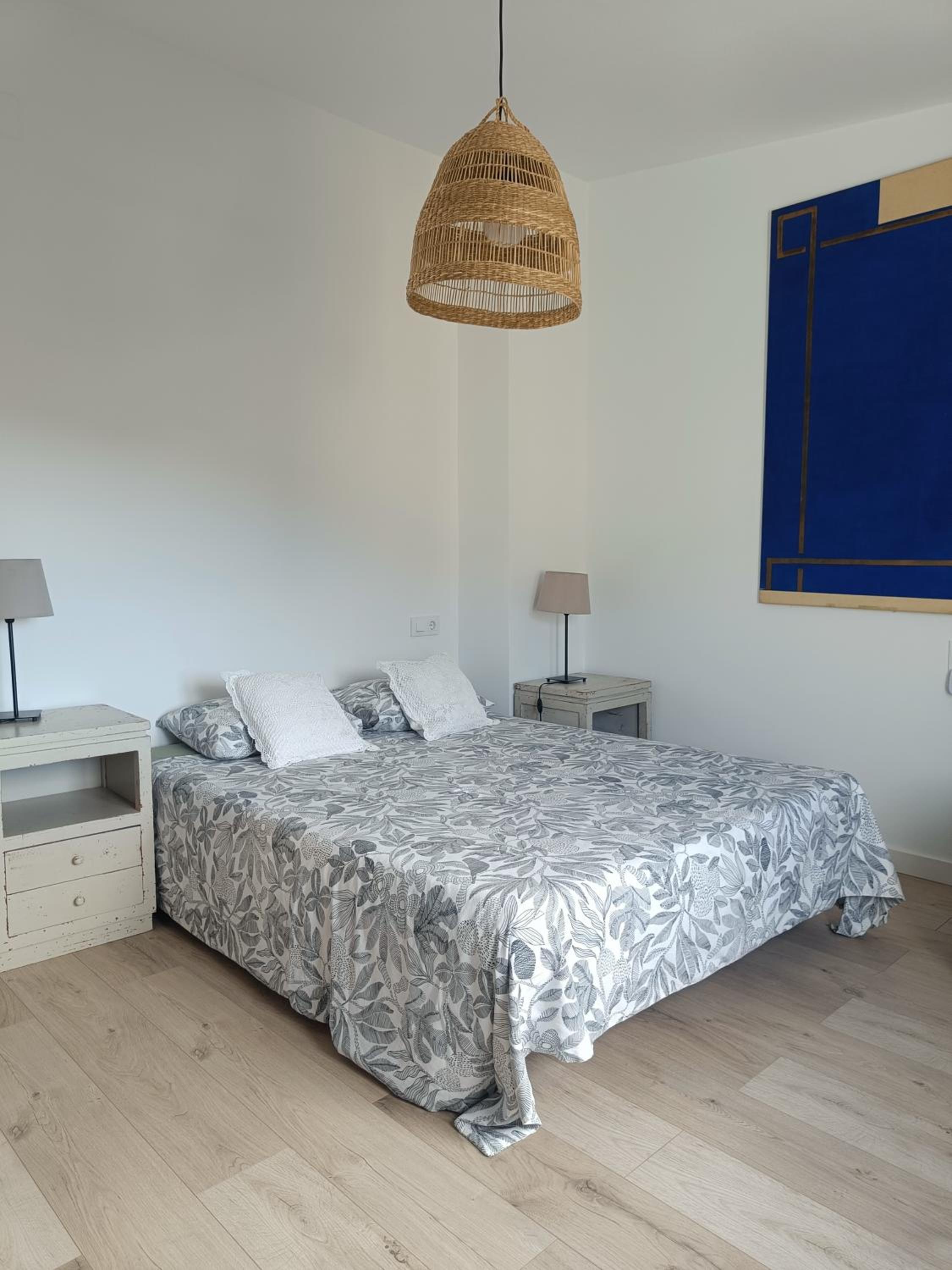 Sunny Relaxing Penthouse Costa Brava, Sea & Mountain Views, Huge Terrace, Fiber 1GB