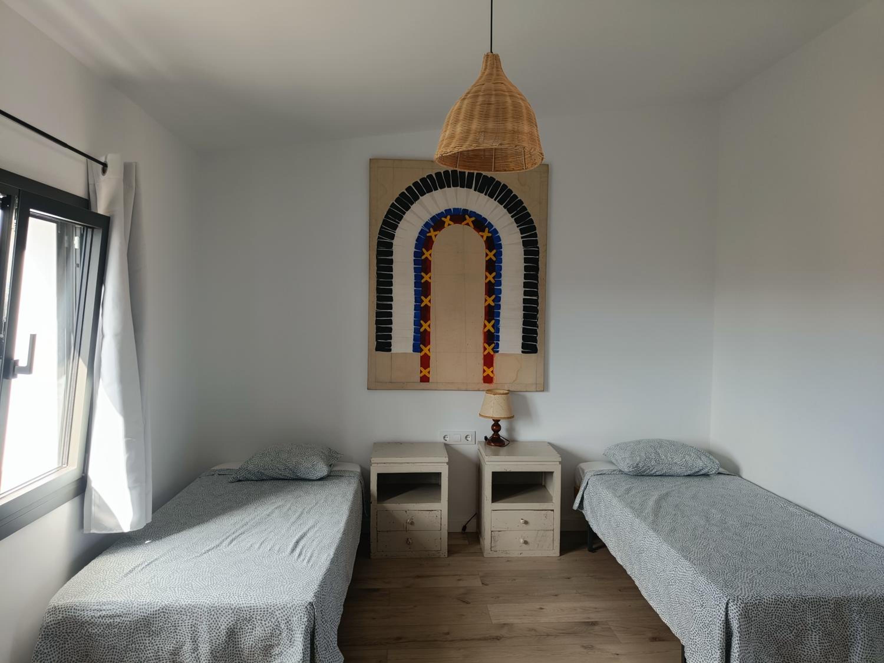 Sunny Relaxing Penthouse Costa Brava, Sea & Mountain Views, Huge Terrace, Fiber 1GB