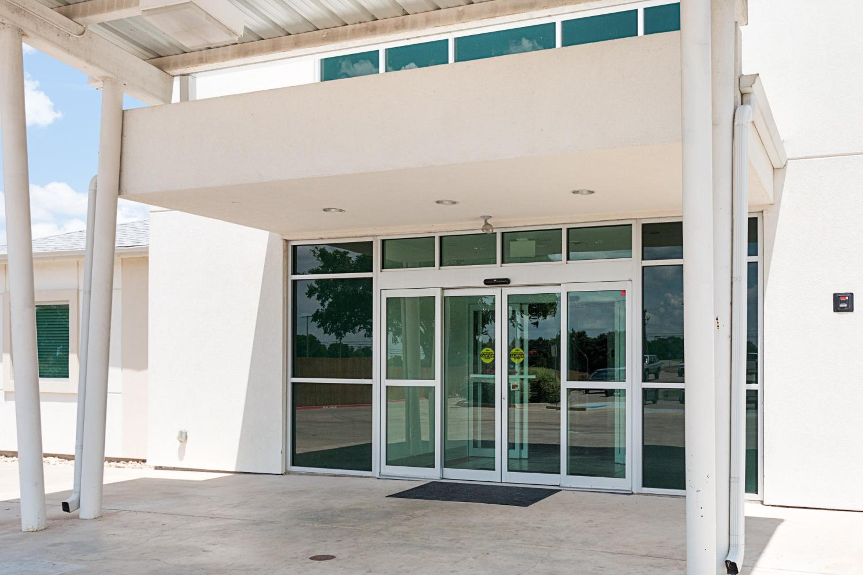 Motel 6-Cleburne, TX - Property Image 11