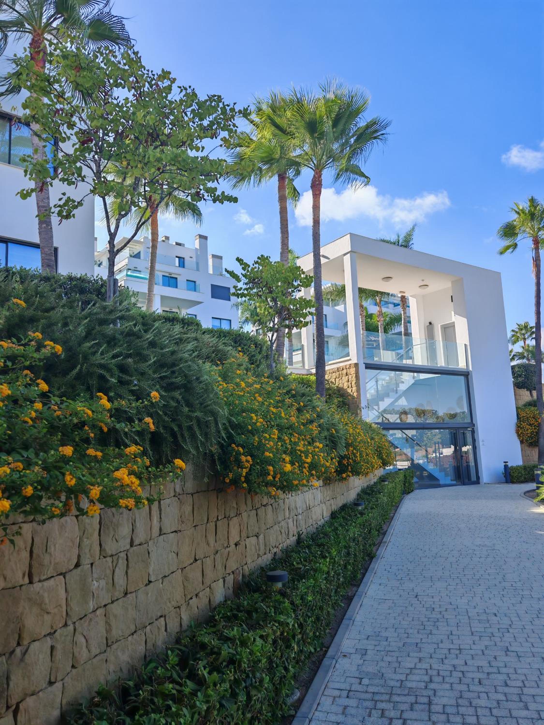 Luxury apartment with sea view and private pool at Santa Barbara Heights