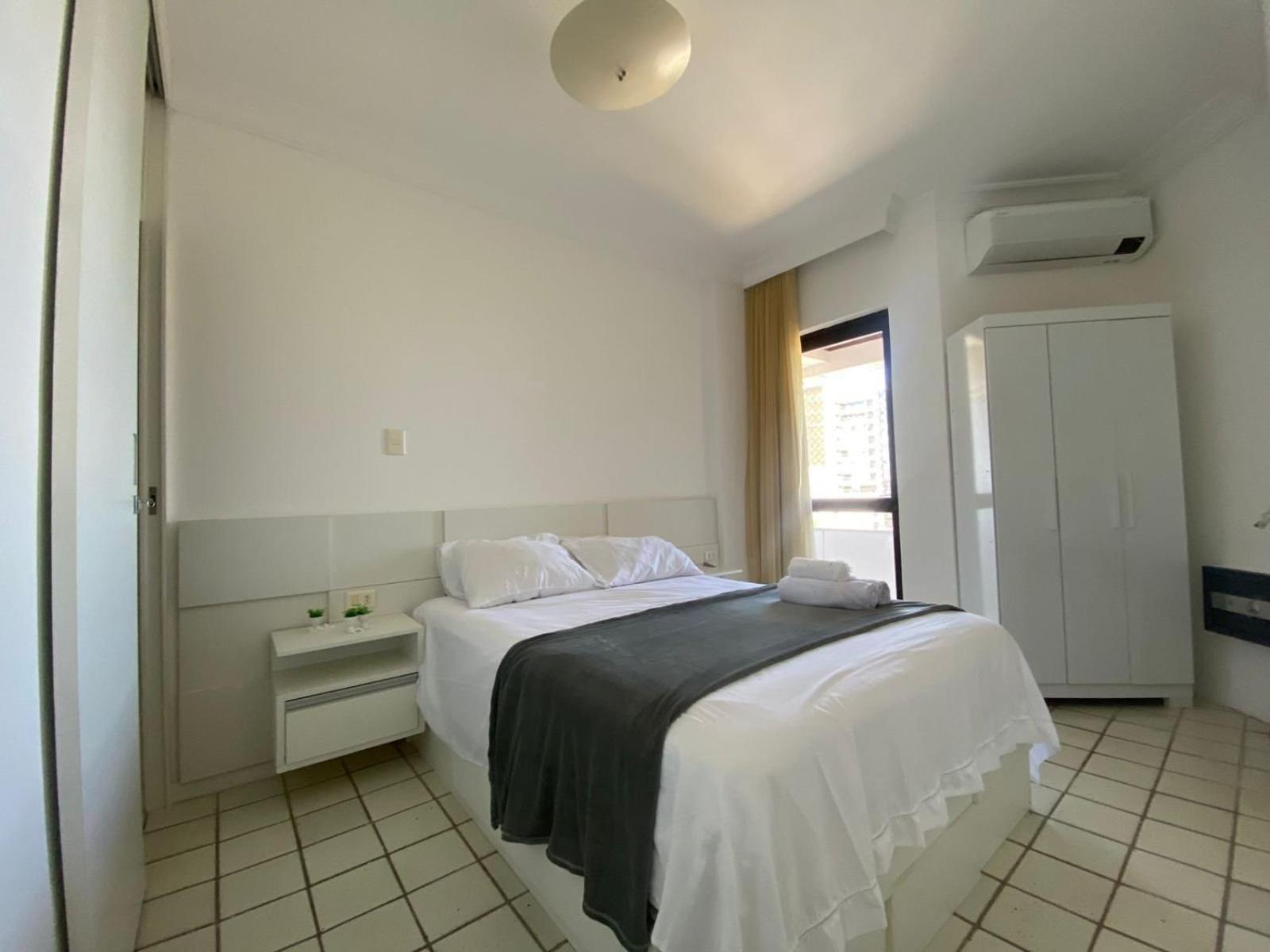 Apt with balcony in a condo with pool ACI0320