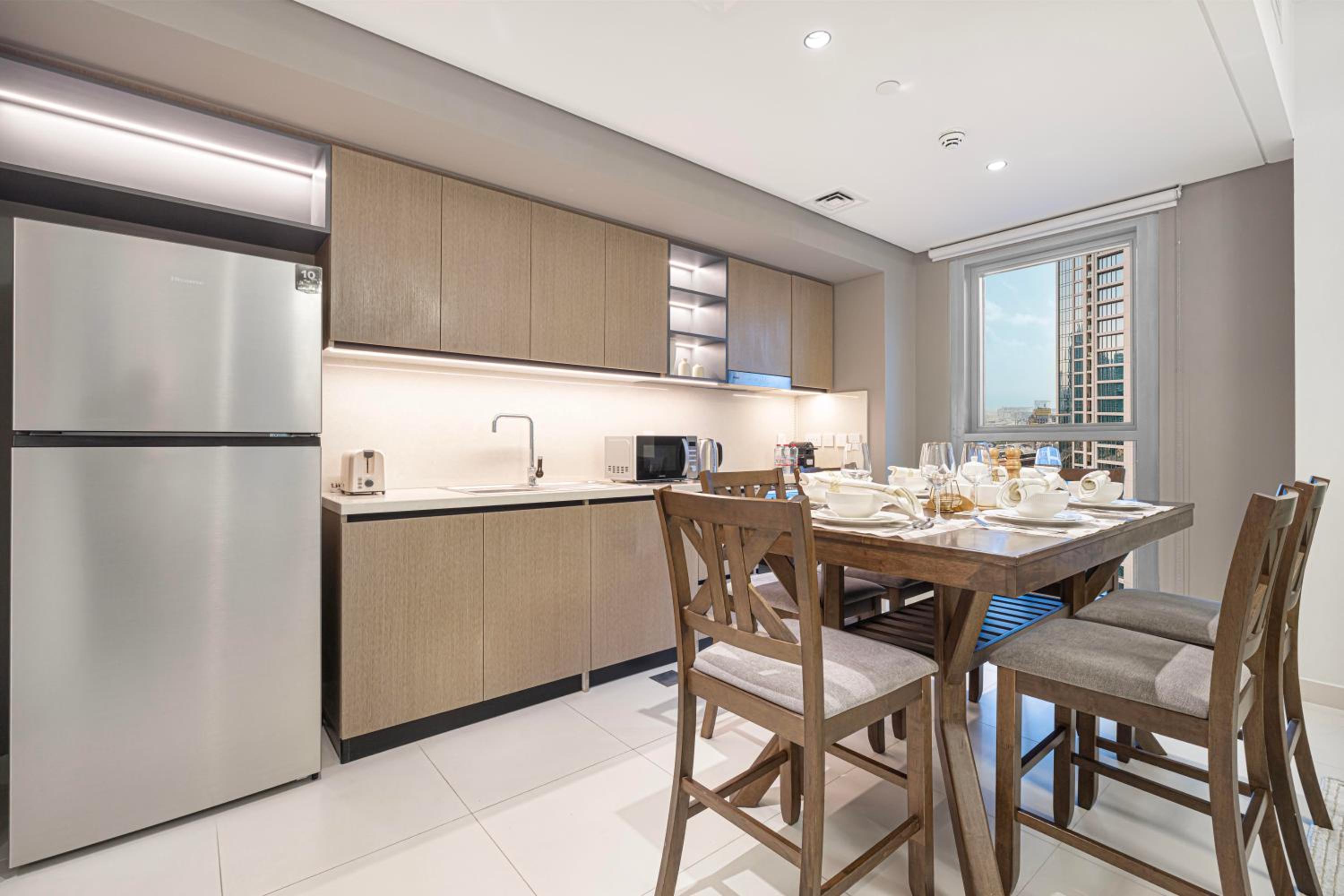 BURJ CROWN - Elegant & Spacious Two-Bedroom Apartment in Downtown Dubai, Just 10 Minutes' Walk from Dubai Mall & Dubai Fountains, Surrounded by Iconic Land
