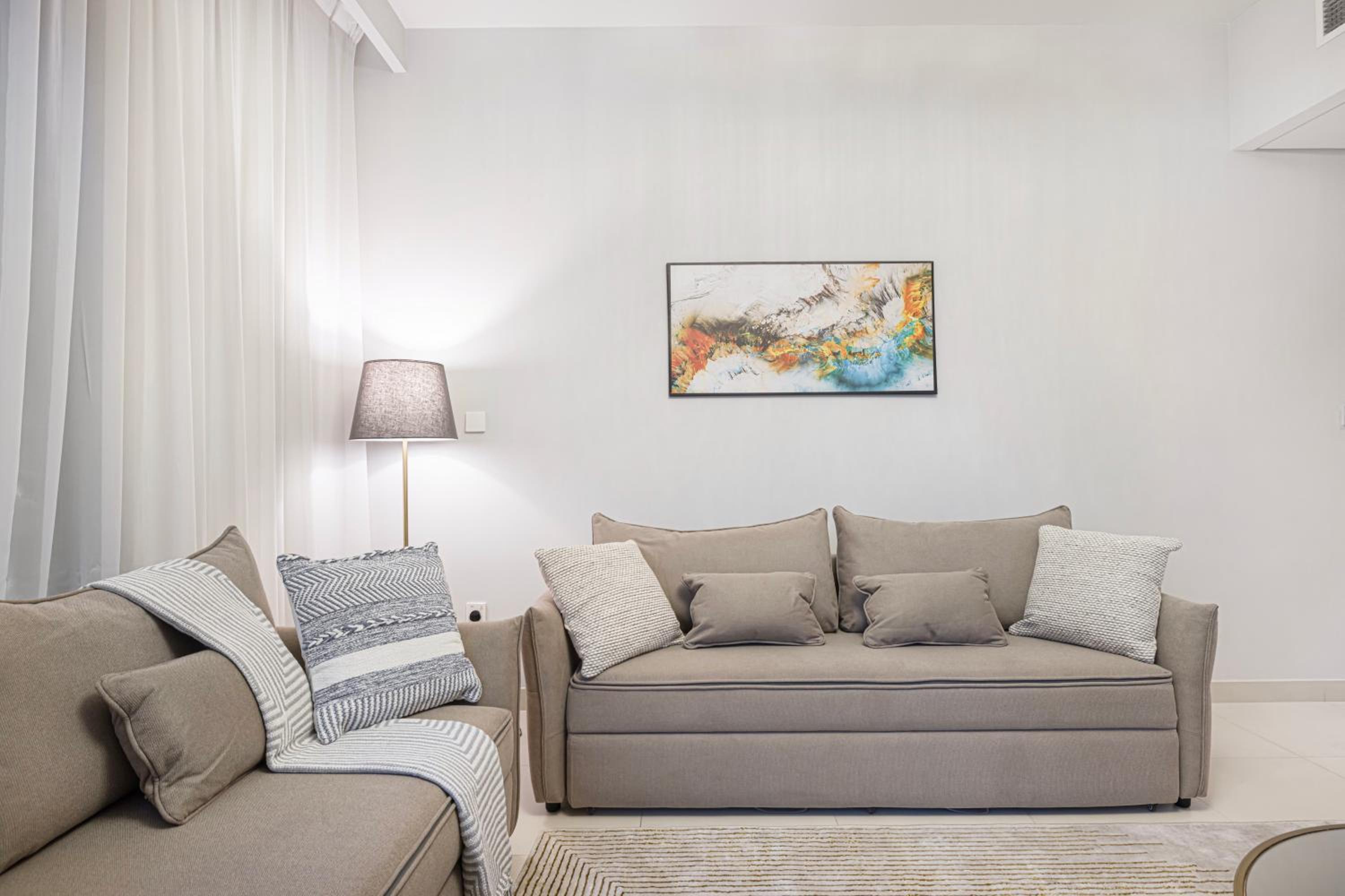 BURJ CROWN - Elegant & Spacious Two-Bedroom Apartment in Downtown Dubai, Just 10 Minutes' Walk from Dubai Mall & Dubai Fountains, Surrounded by Iconic Land