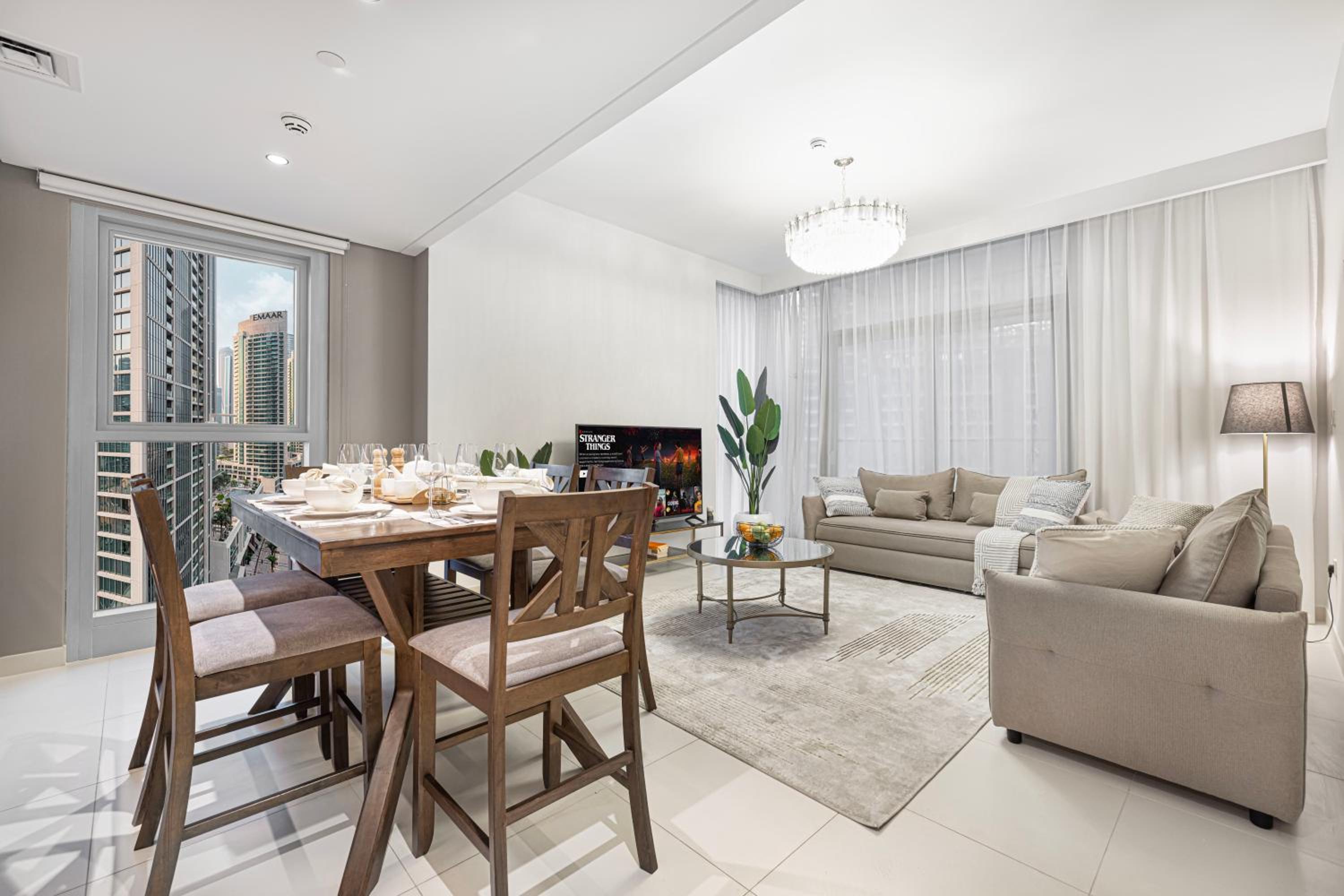 BURJ CROWN - Elegant & Spacious Two-Bedroom Apartment in Downtown Dubai, Just 10 Minutes' Walk from Dubai Mall & Dubai Fountains, Surrounded by Iconic Land