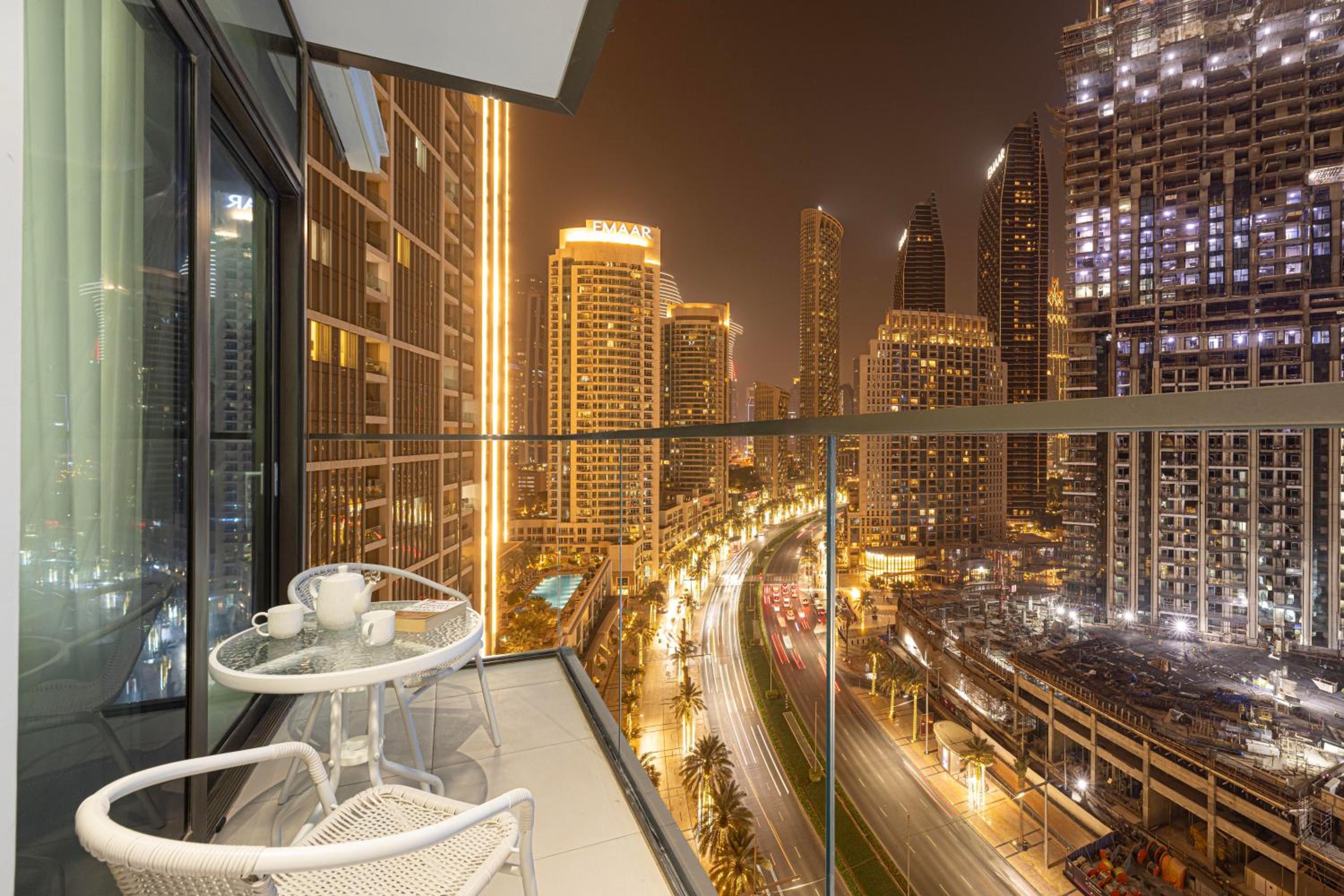 BURJ CROWN - Elegant & Spacious Two-Bedroom Apartment in Downtown Dubai, Just 10 Minutes' Walk from Dubai Mall & Dubai Fountains, Surrounded by Iconic Land