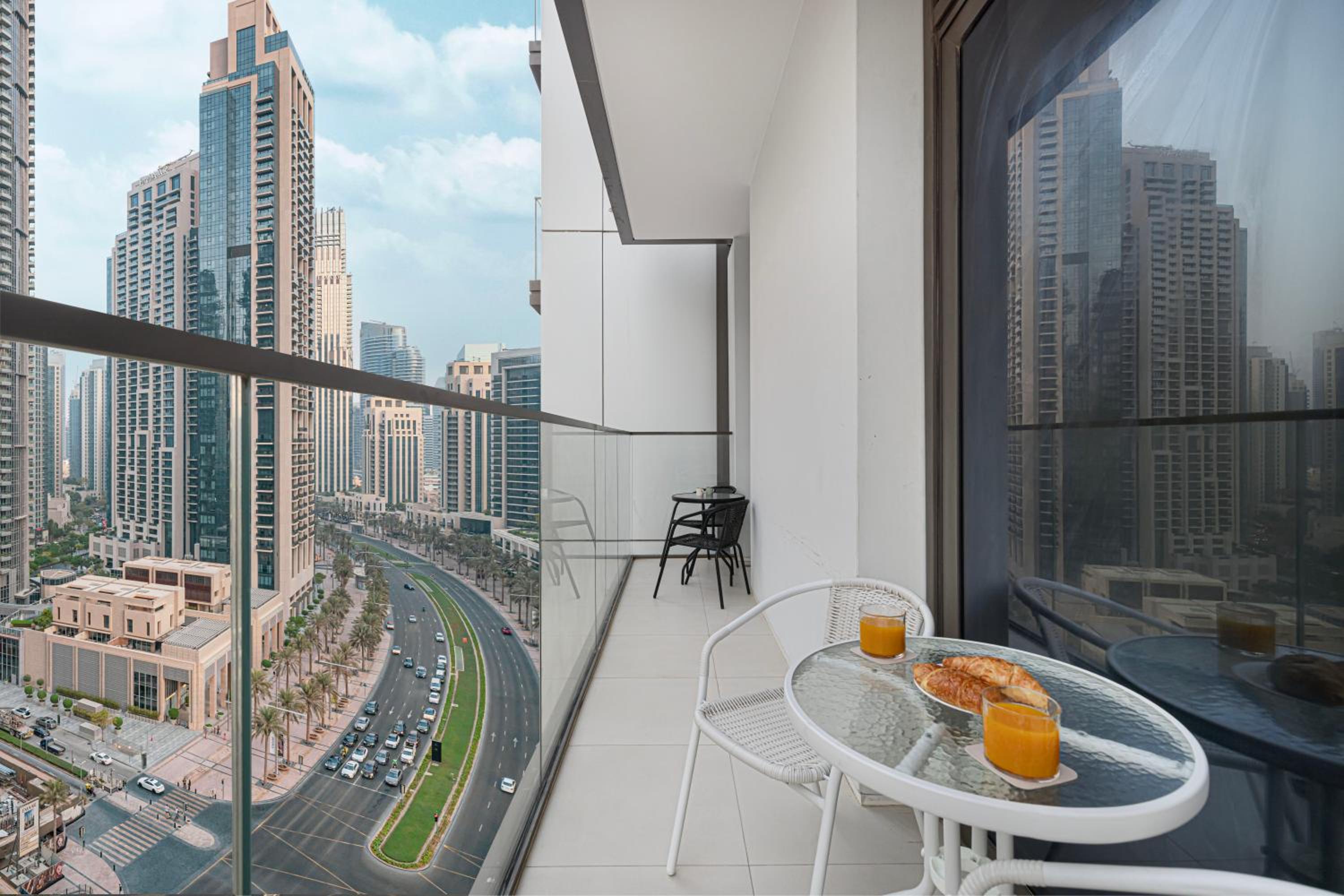 BURJ CROWN - Elegant & Spacious Two-Bedroom Apartment in Downtown Dubai, Just 10 Minutes' Walk from Dubai Mall & Dubai Fountains, Surrounded by Iconic Land