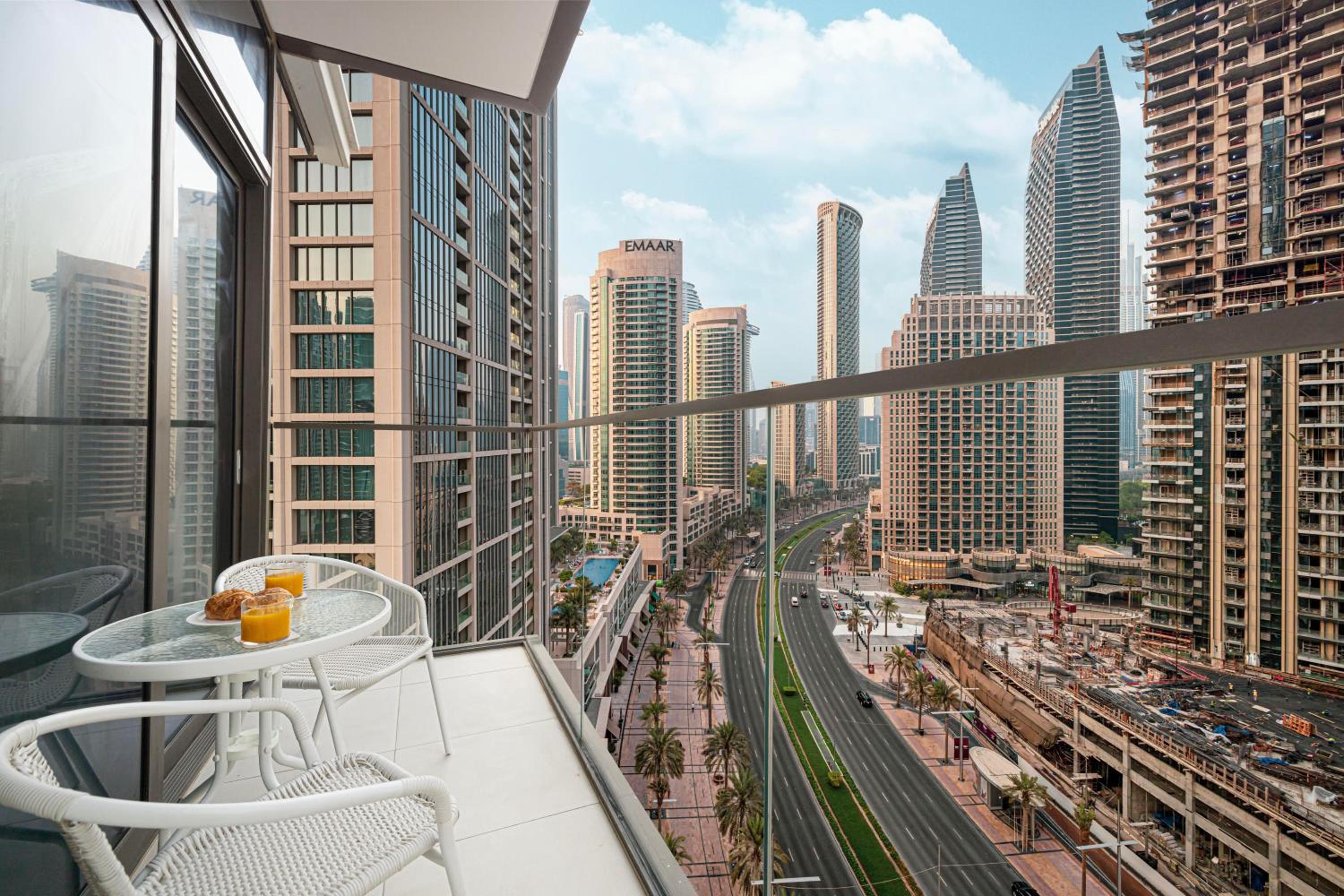 BURJ CROWN - Elegant & Spacious Two-Bedroom Apartment in Downtown Dubai, Just 10 Minutes' Walk from Dubai Mall & Dubai Fountains, Surrounded by Iconic Land