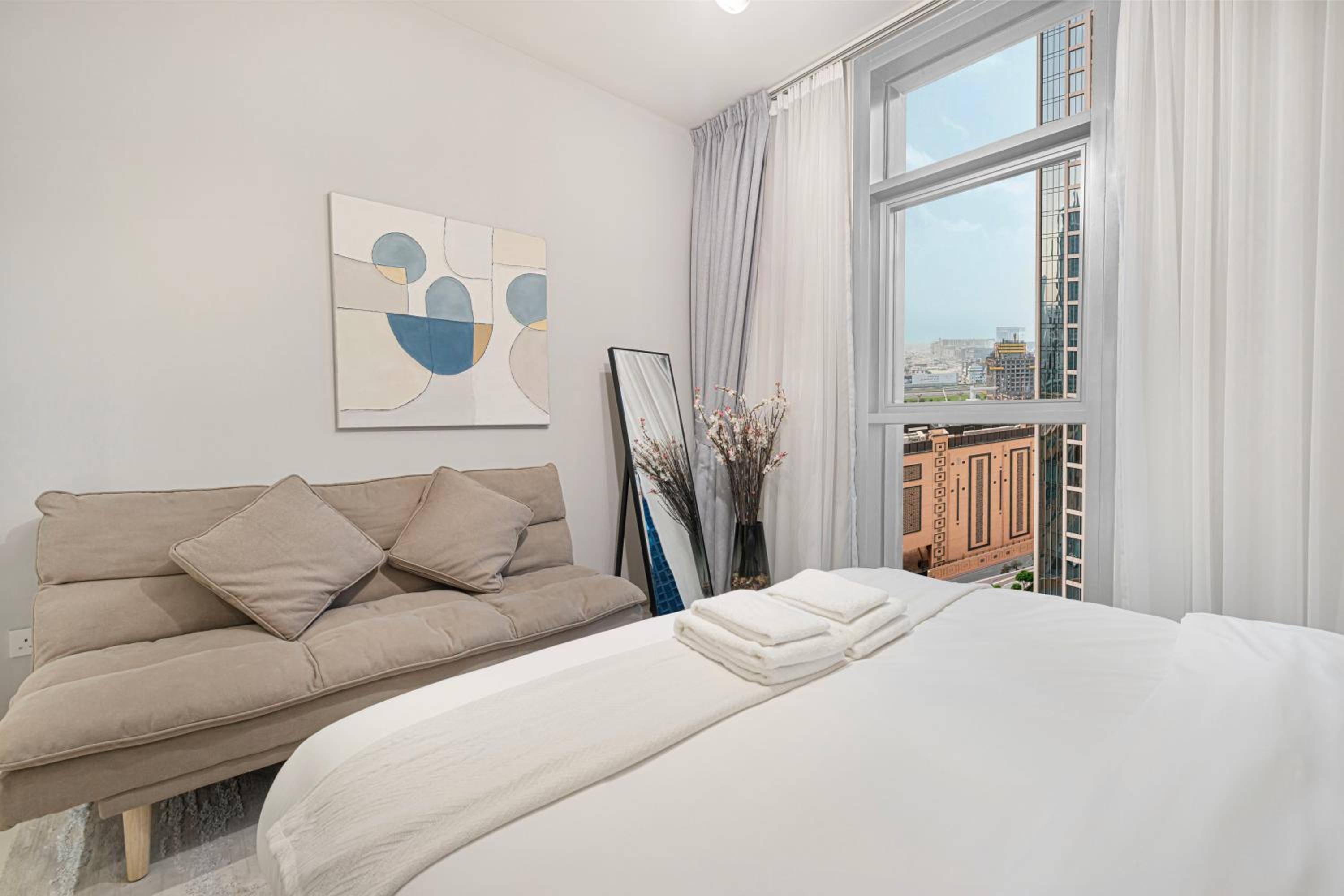 BURJ CROWN - Elegant & Spacious Two-Bedroom Apartment in Downtown Dubai, Just 10 Minutes' Walk from Dubai Mall & Dubai Fountains, Surrounded by Iconic Land