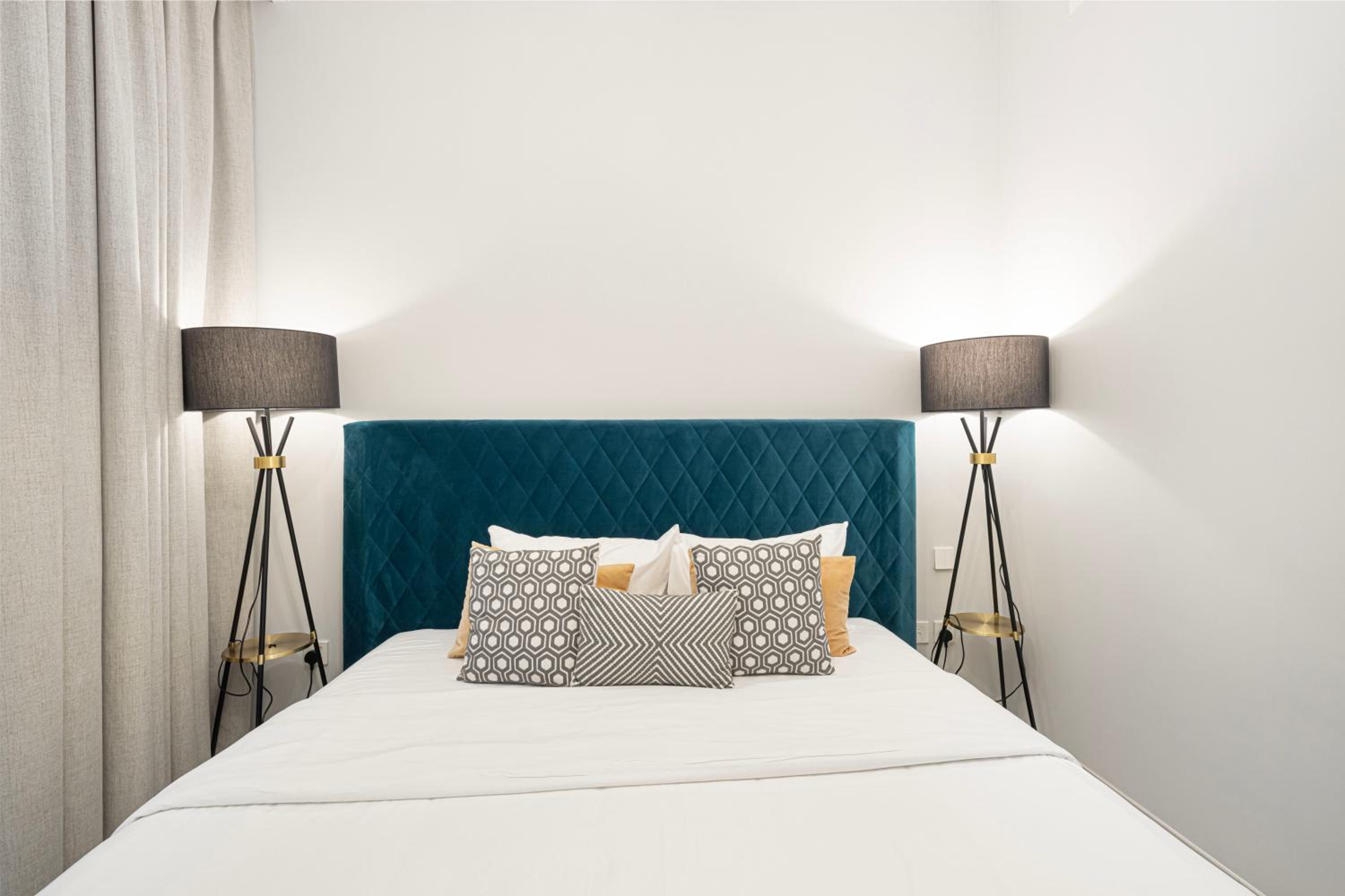 BURJ CROWN - Elegant & Spacious Two-Bedroom Apartment in Downtown Dubai, Just 10 Minutes' Walk from Dubai Mall & Dubai Fountains, Surrounded by Iconic Land