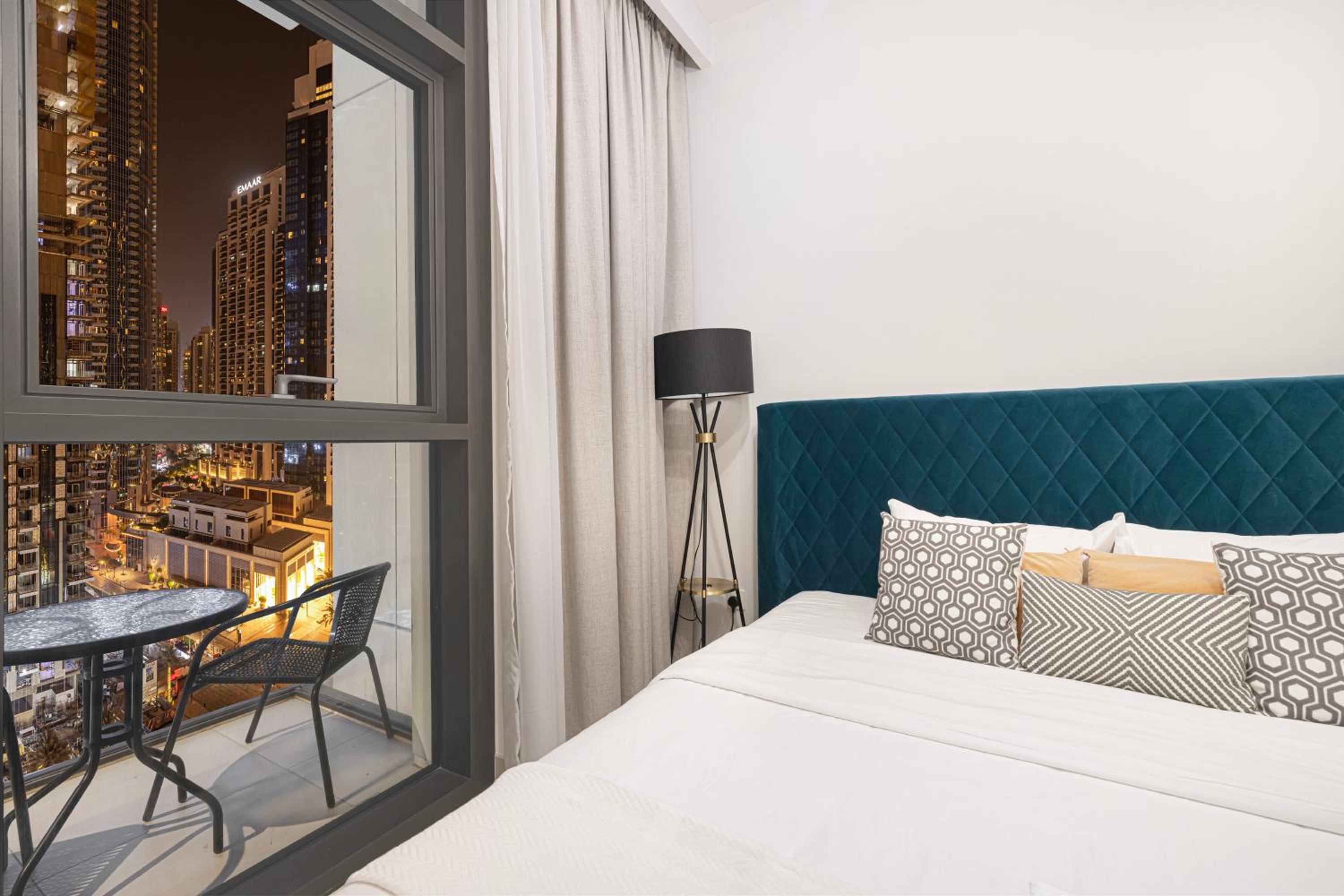 BURJ CROWN - Elegant & Spacious Two-Bedroom Apartment in Downtown Dubai, Just 10 Minutes' Walk from Dubai Mall & Dubai Fountains, Surrounded by Iconic Land