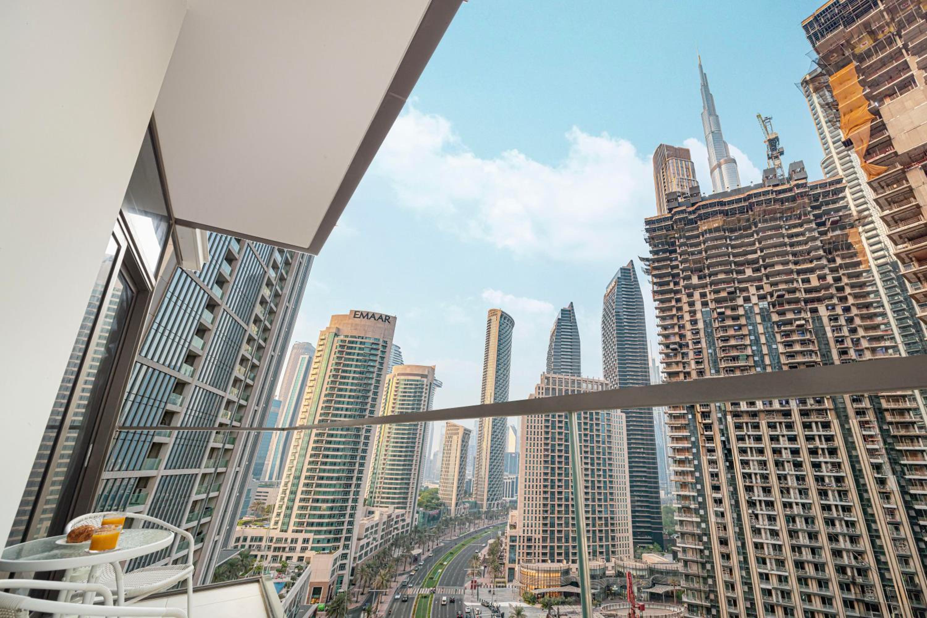 BURJ CROWN - Elegant & Spacious Two-Bedroom Apartment in Downtown Dubai, Just 10 Minutes' Walk from Dubai Mall & Dubai Fountains, Surrounded by Iconic Land