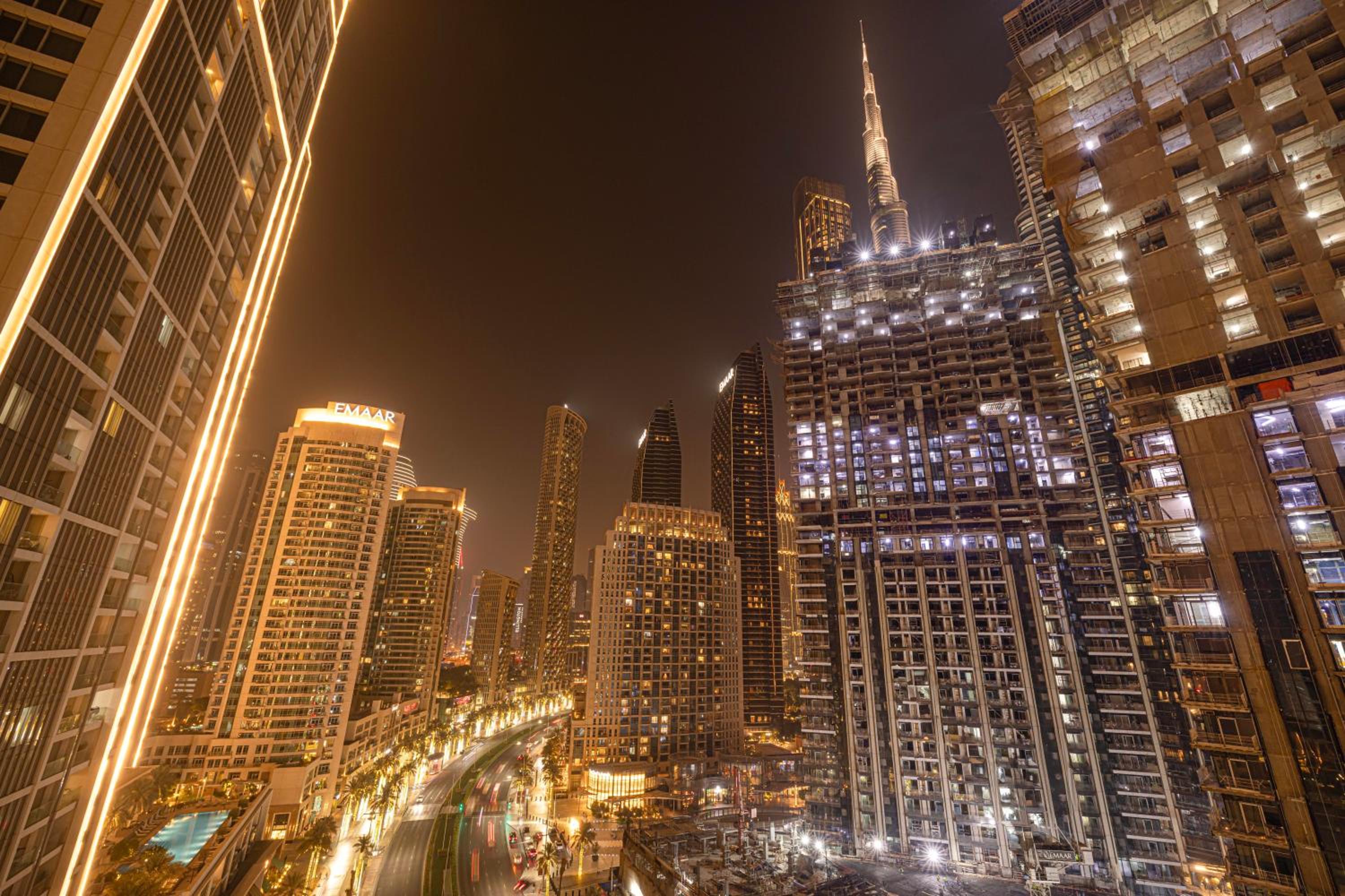 BURJ CROWN - Elegant & Spacious Two-Bedroom Apartment in Downtown Dubai, Just 10 Minutes' Walk from Dubai Mall & Dubai Fountains, Surrounded by Iconic Land