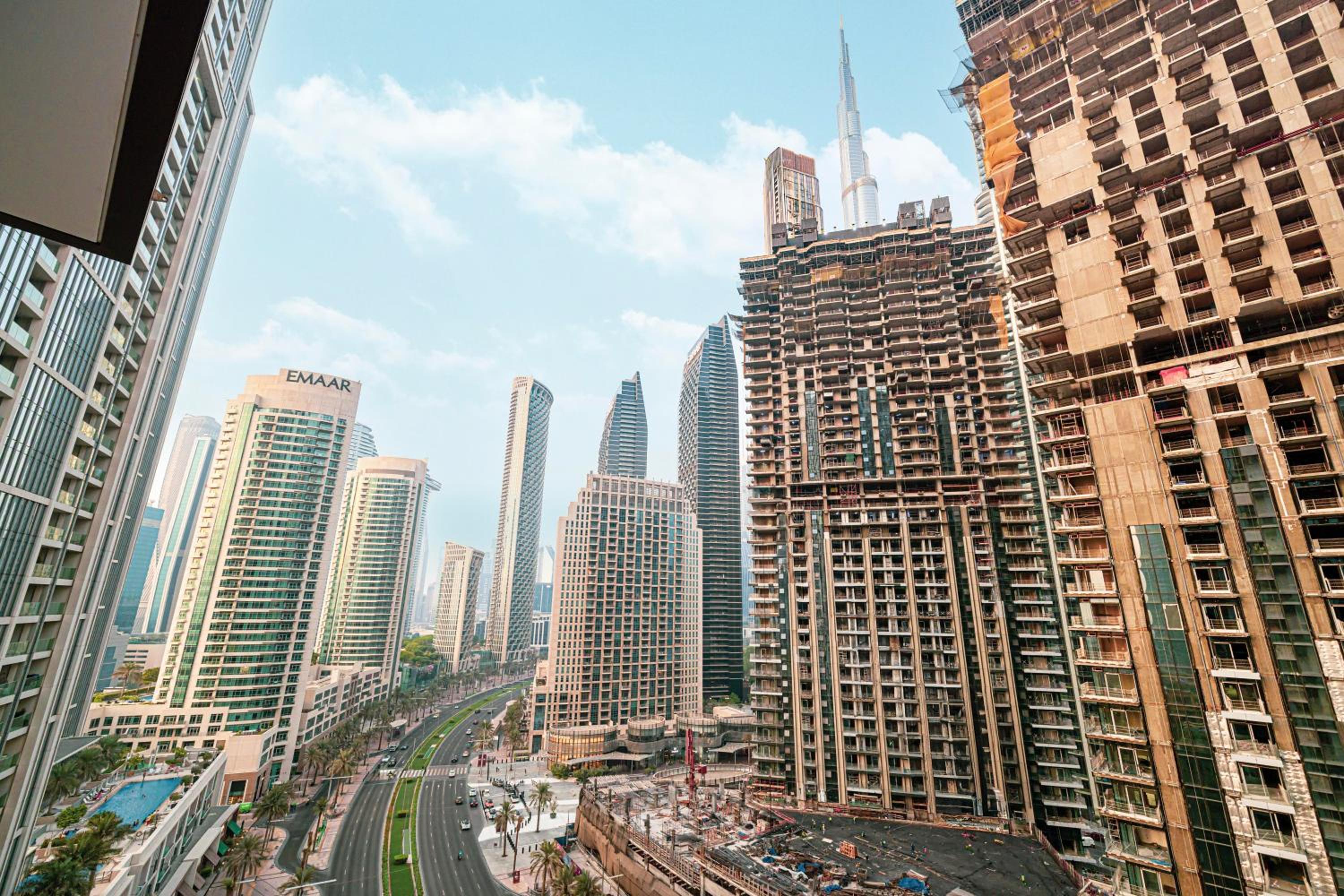 BURJ CROWN - Elegant & Spacious Two-Bedroom Apartment in Downtown Dubai, Just 10 Minutes' Walk from Dubai Mall & Dubai Fountains, Surrounded by Iconic Land