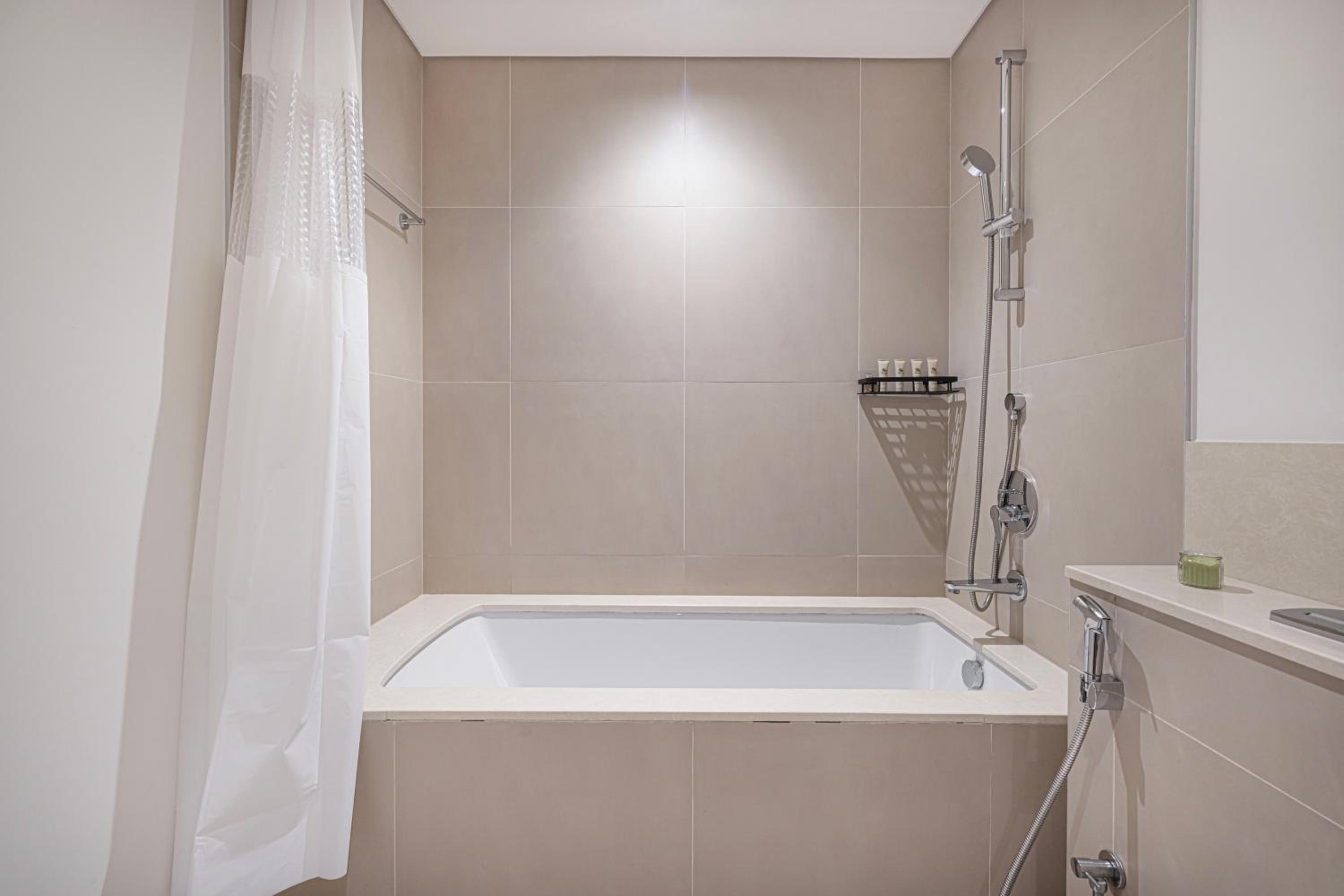 BURJ CROWN - Elegant & Spacious Two-Bedroom Apartment in Downtown Dubai, Just 10 Minutes' Walk from Dubai Mall & Dubai Fountains, Surrounded by Iconic Land